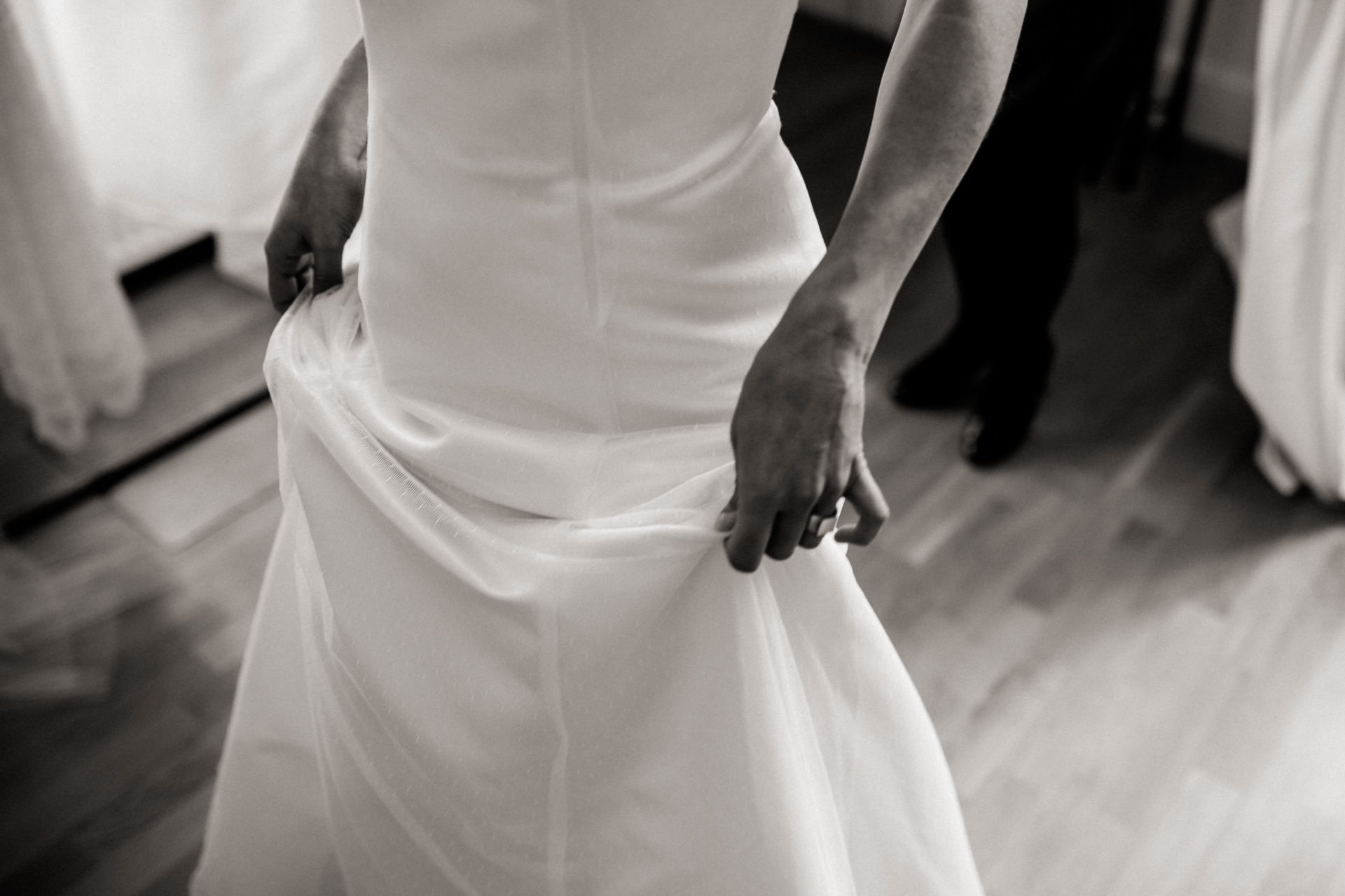 Brautkleidkauf Foto Reportage Weiß zu schwarz Frankfurt Hochzeitsfotografie