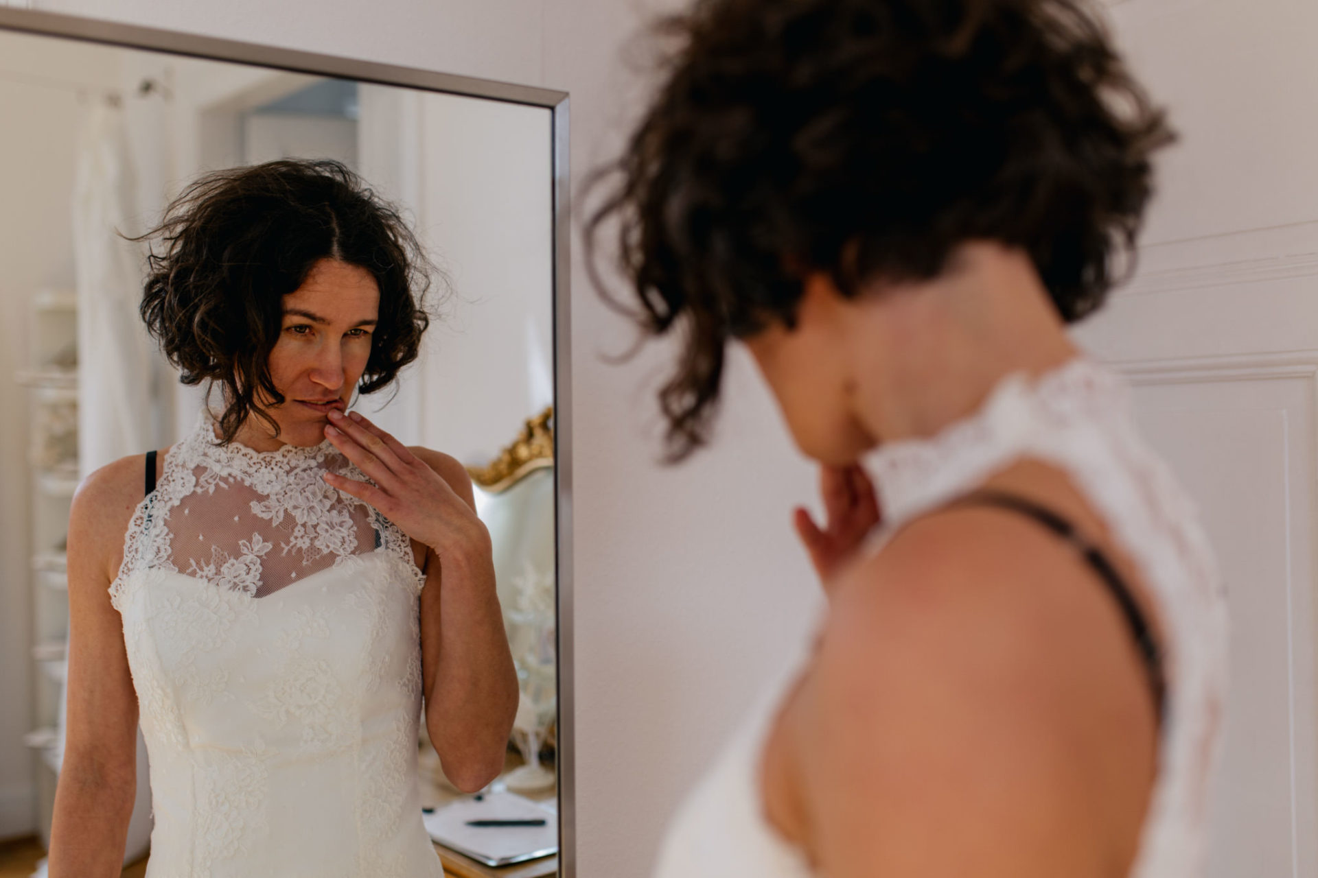 Brautkleidkauf Foto Reportage Weiß zu schwarz Frankfurt Hochzeitsfotografie