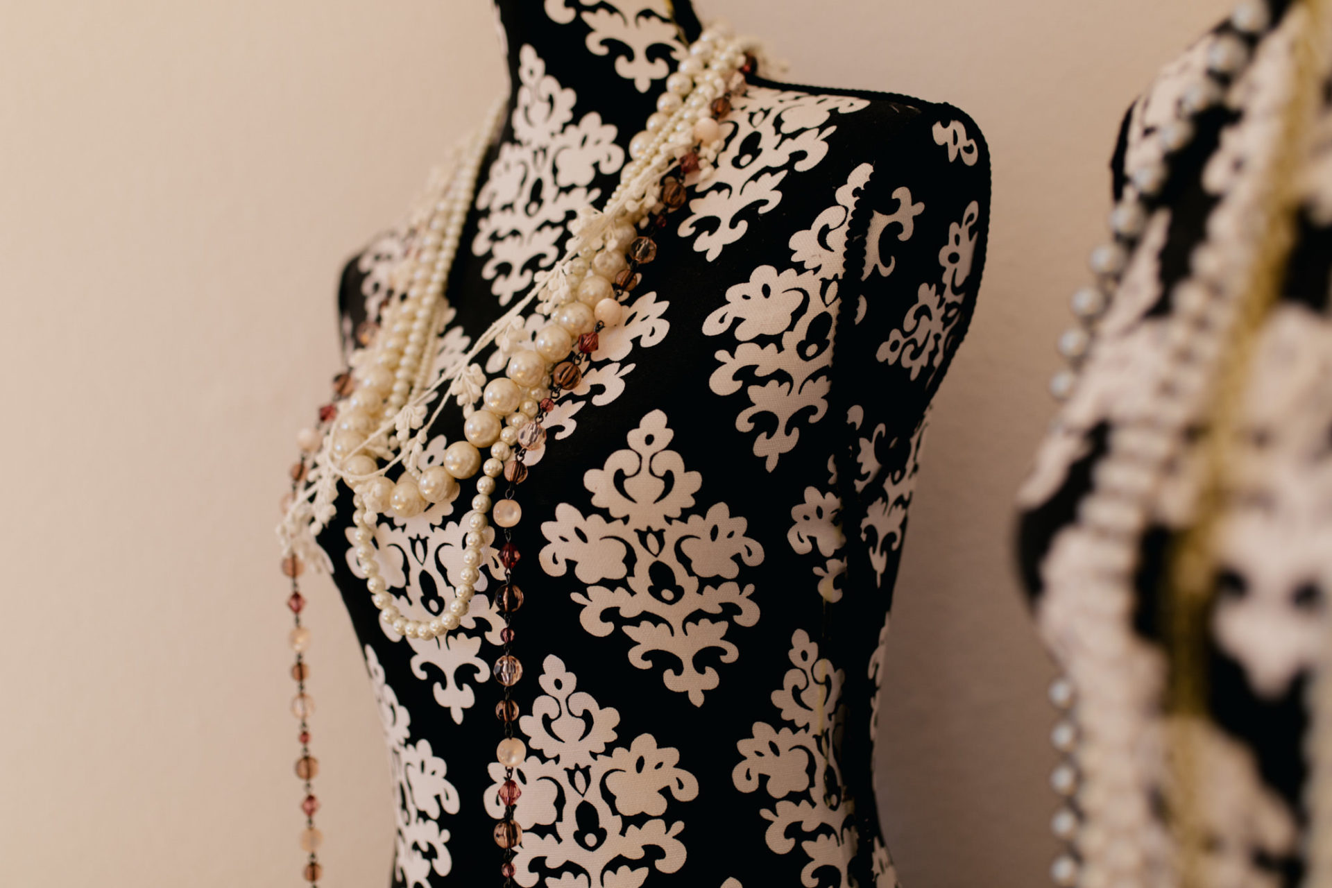 Brautkleidkauf Foto Reportage Weiß zu schwarz Frankfurt Hochzeitsfotografie