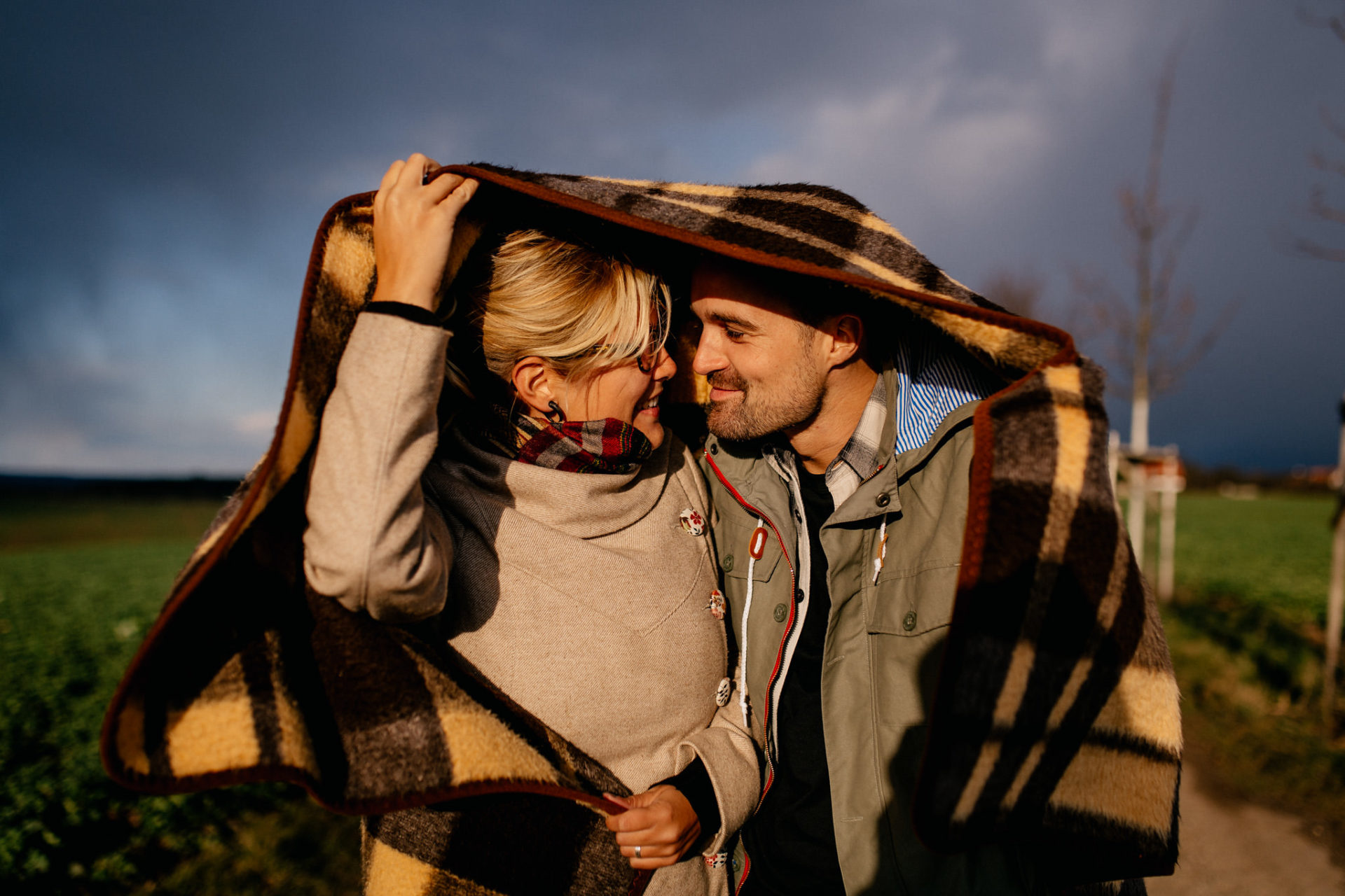 verlobungsshooting gera Kalte Eiche-Paarshooting bei Regen und Sturm-Hochzeitsfotograf Thüringen-Elo