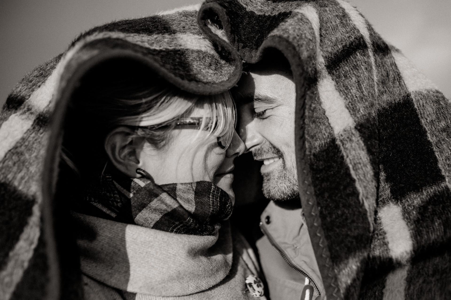 verlobungsshooting gera Kalte Eiche-Paarshooting bei Regen und Sturm-Hochzeitsfotograf Thüringen-Elo