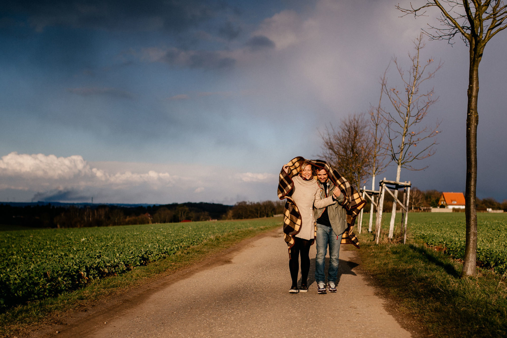 verlobungsshooting gera Kalte Eiche-Paarshooting bei Regen und Sturm-Hochzeitsfotograf Thüringen-Elo