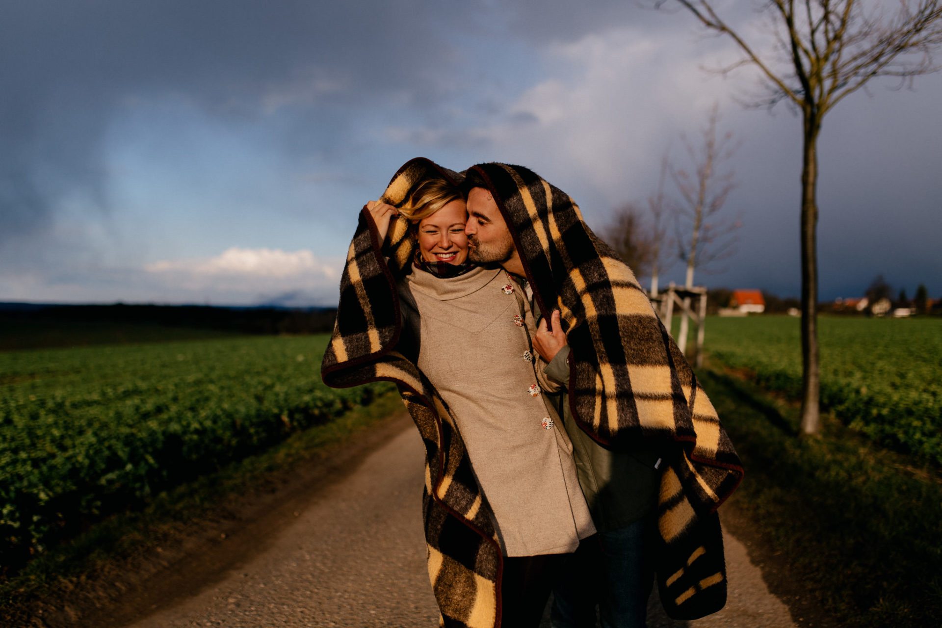 verlobungsshooting gera Kalte Eiche-Paarshooting bei Regen und Sturm-Hochzeitsfotograf Thüringen-Elo