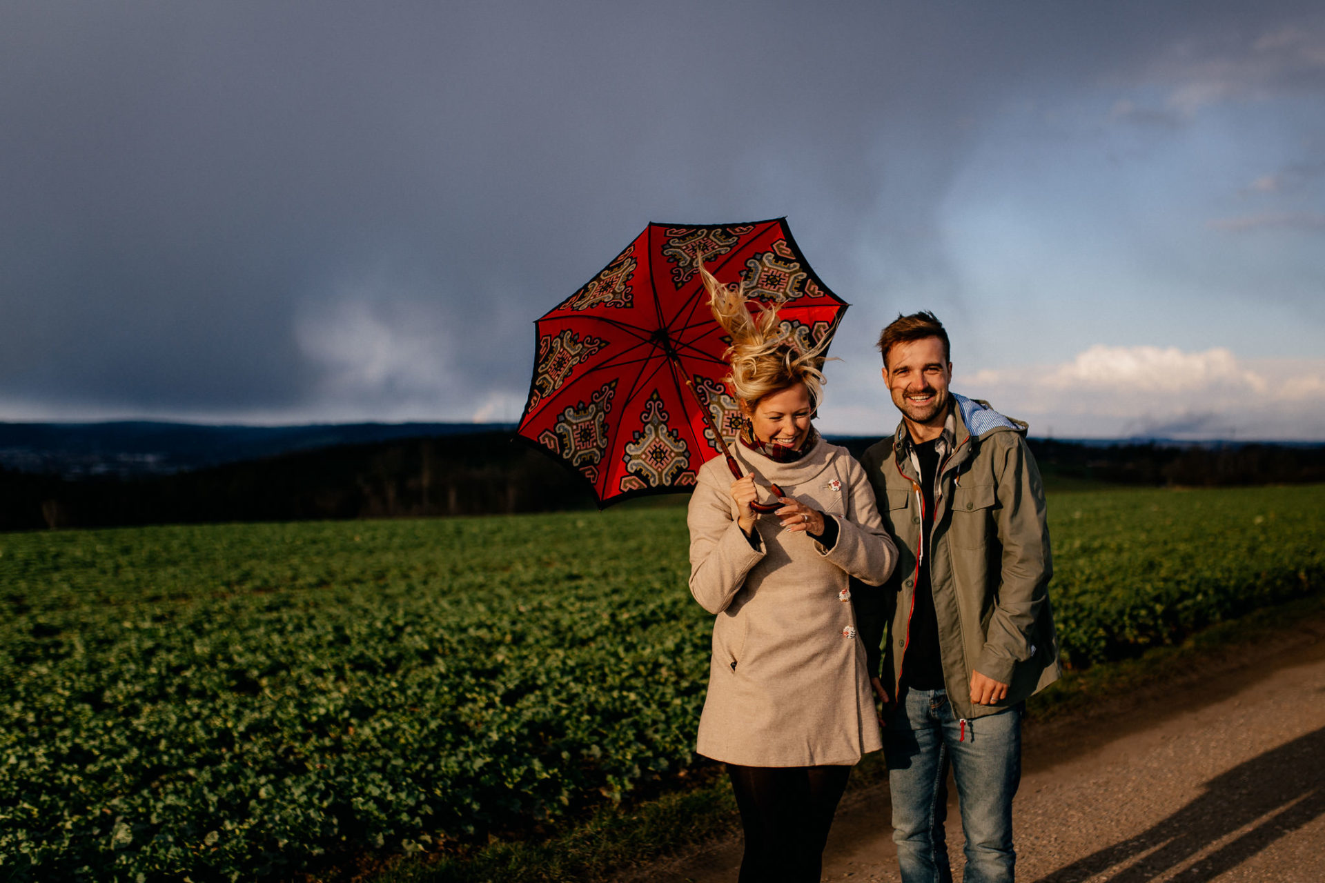 verlobungsshooting gera Kalte Eiche-Paarshooting bei Regen und Sturm-Hochzeitsfotograf Thüringen-Elopement Europa Fotografie-Verlobungsbilder besonders