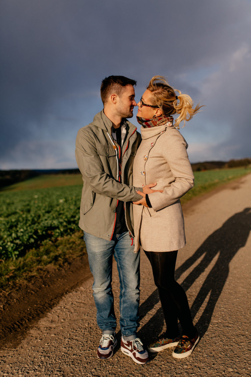 verlobungsshooting gera Kalte Eiche-Paarshooting bei Regen und Sturm-Hochzeitsfotograf Thüringen-Elo