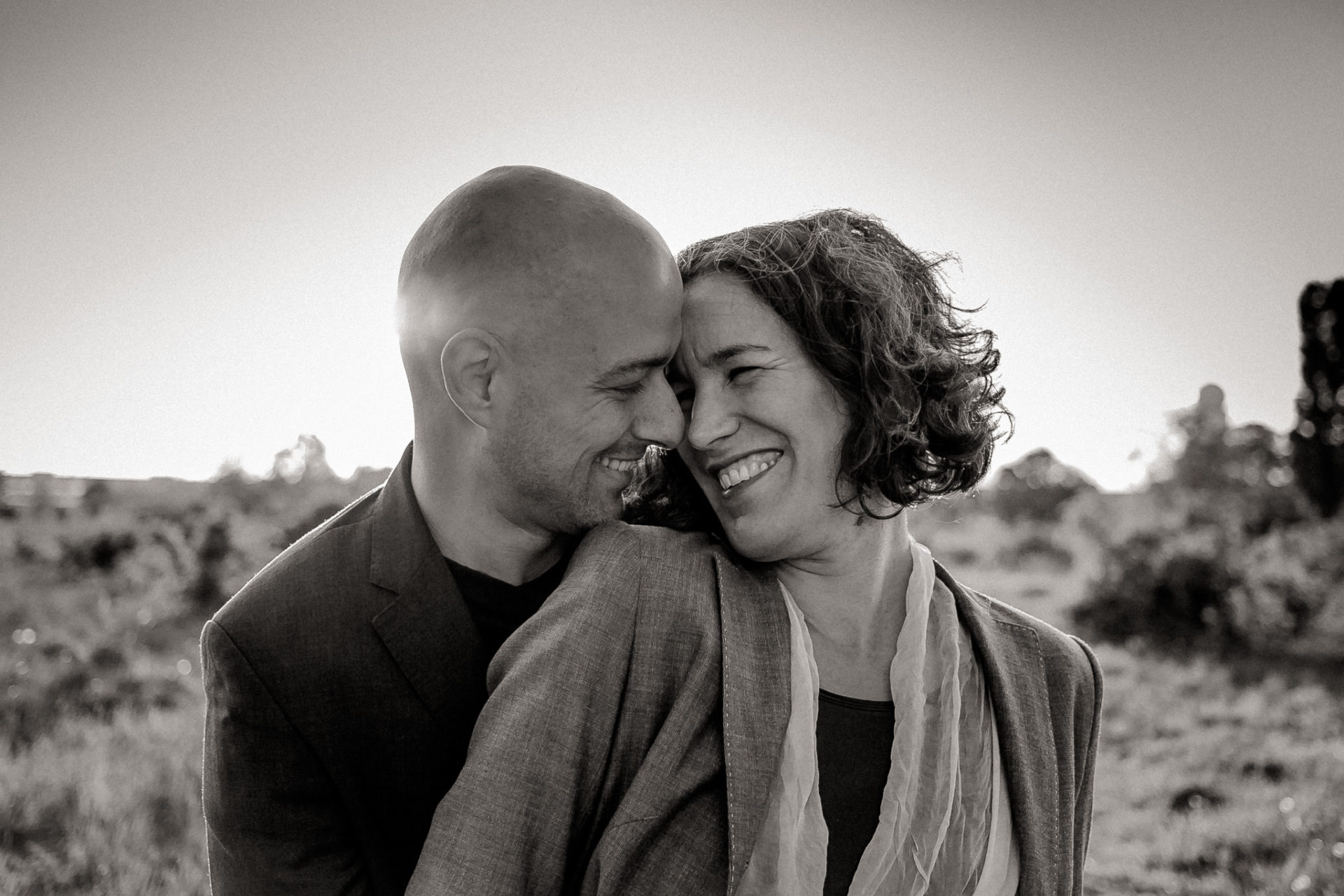 Hochzeitsfotograf Berlin Neukölln Verlobungsshooting im Park-7 Hochzeitsbilder Shooting Paarfotografie im Park Verlobung in der Natur Fotoshoot