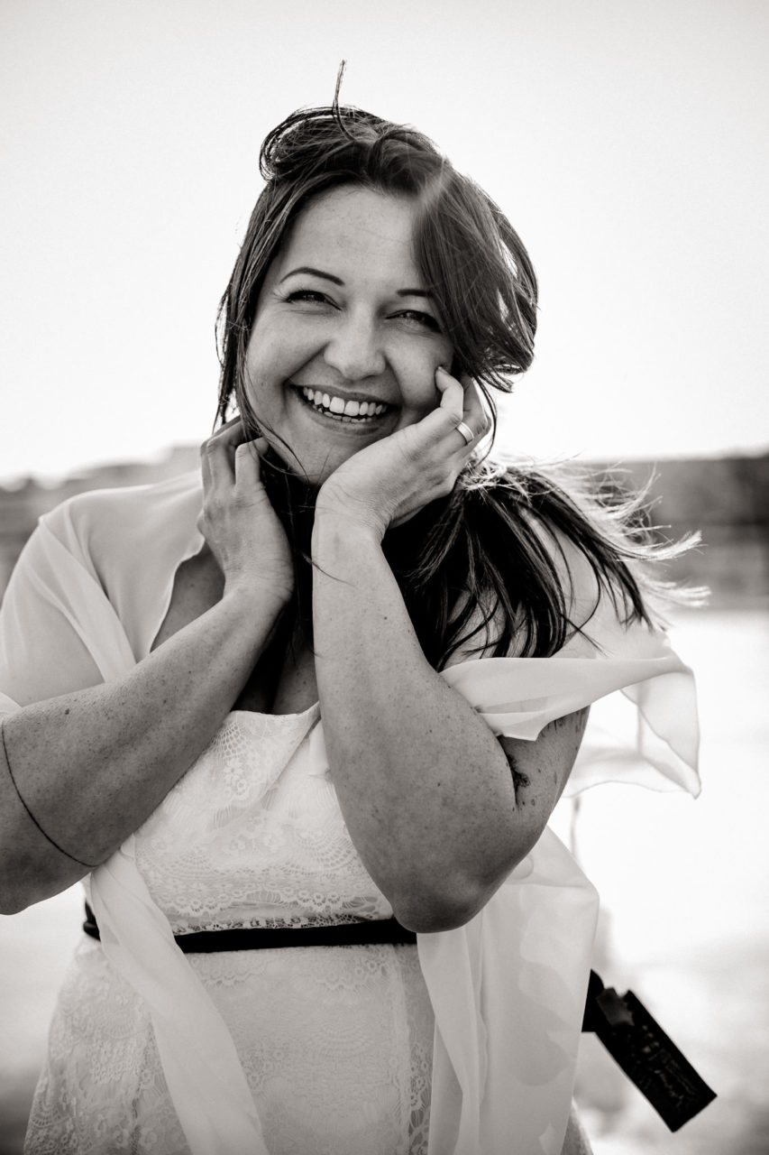 Verlobungsshoot Portraitfotografie Hochzeitsbilder Hochzeitskleid