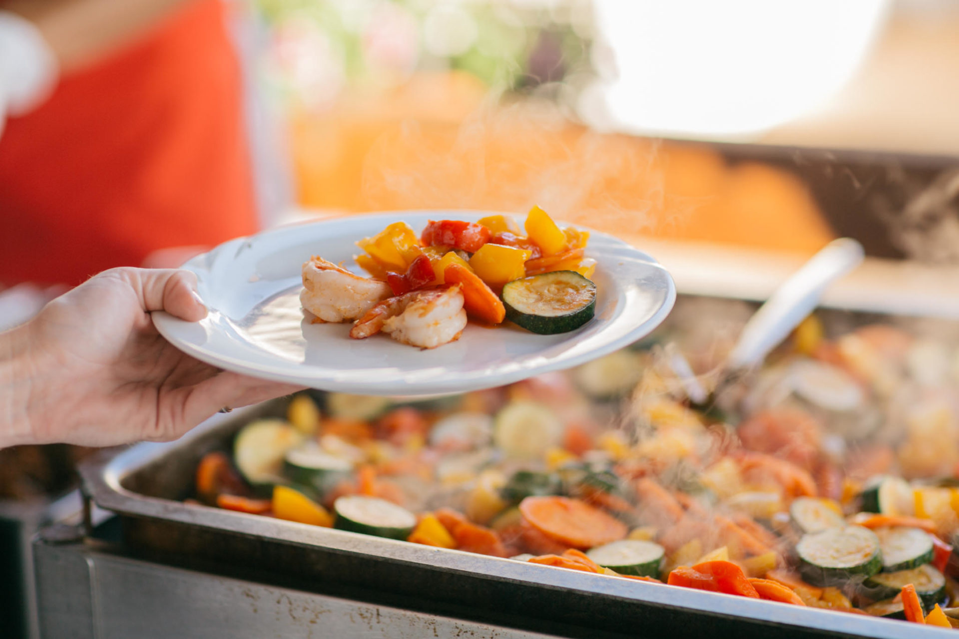 Sommerhochzeit Weingut Kurz Wagner Hochzeitsfotograf-32 Hochzeitsfeier Hochzeitstanz Feier Fotografie Hochzeitsbilder Hochzeitsgesellschaft Buffet Hochzeitsessen