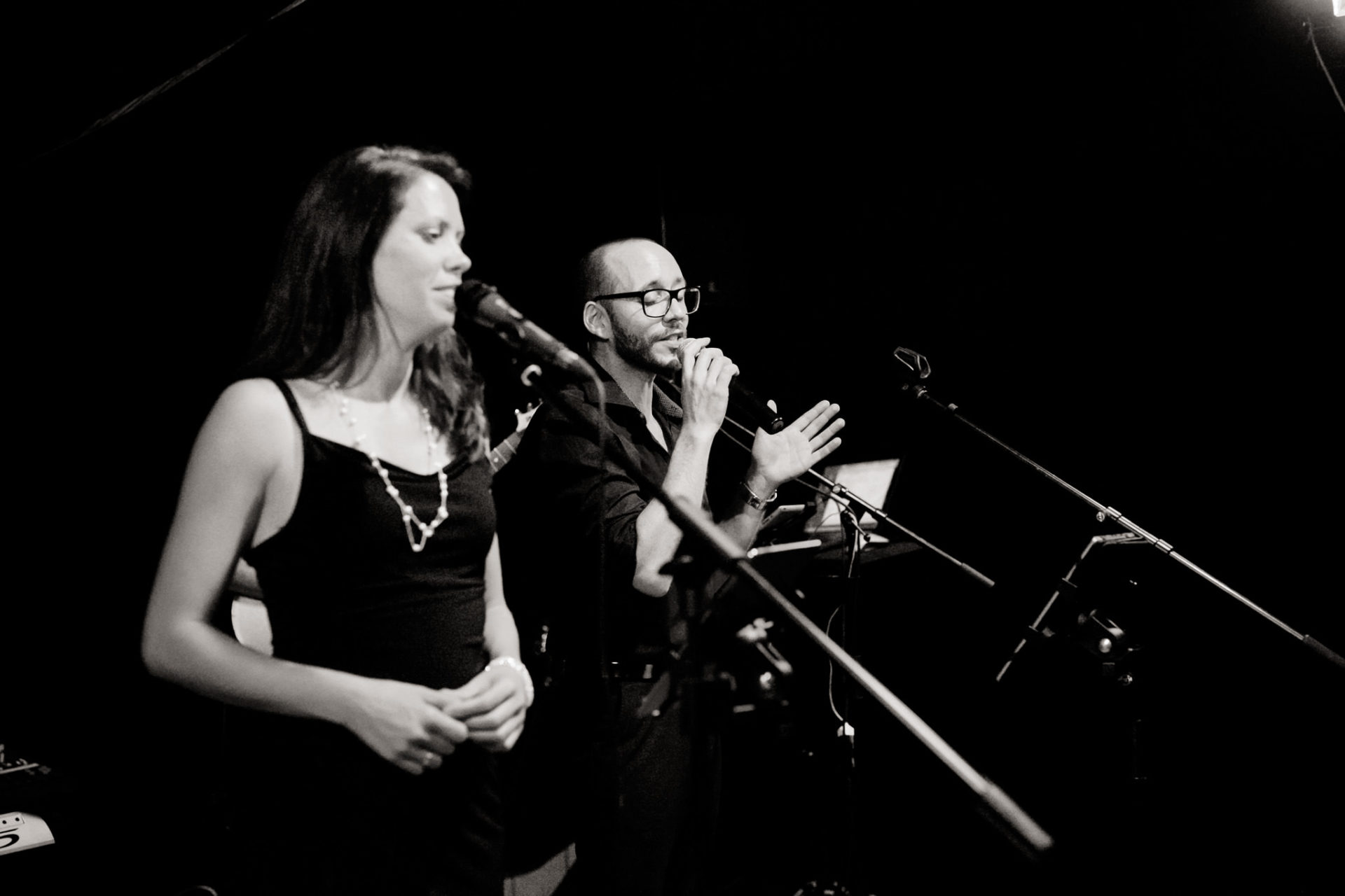Sommerhochzeit Weingut Kurz Wagner Hochzeitsfotograf-37 Hochzeitsfeier Hochzeitstanz Feier Fotografie Hochzeitsbilder Hochzeitsgesellschaft Band Hochzeitsband Musik