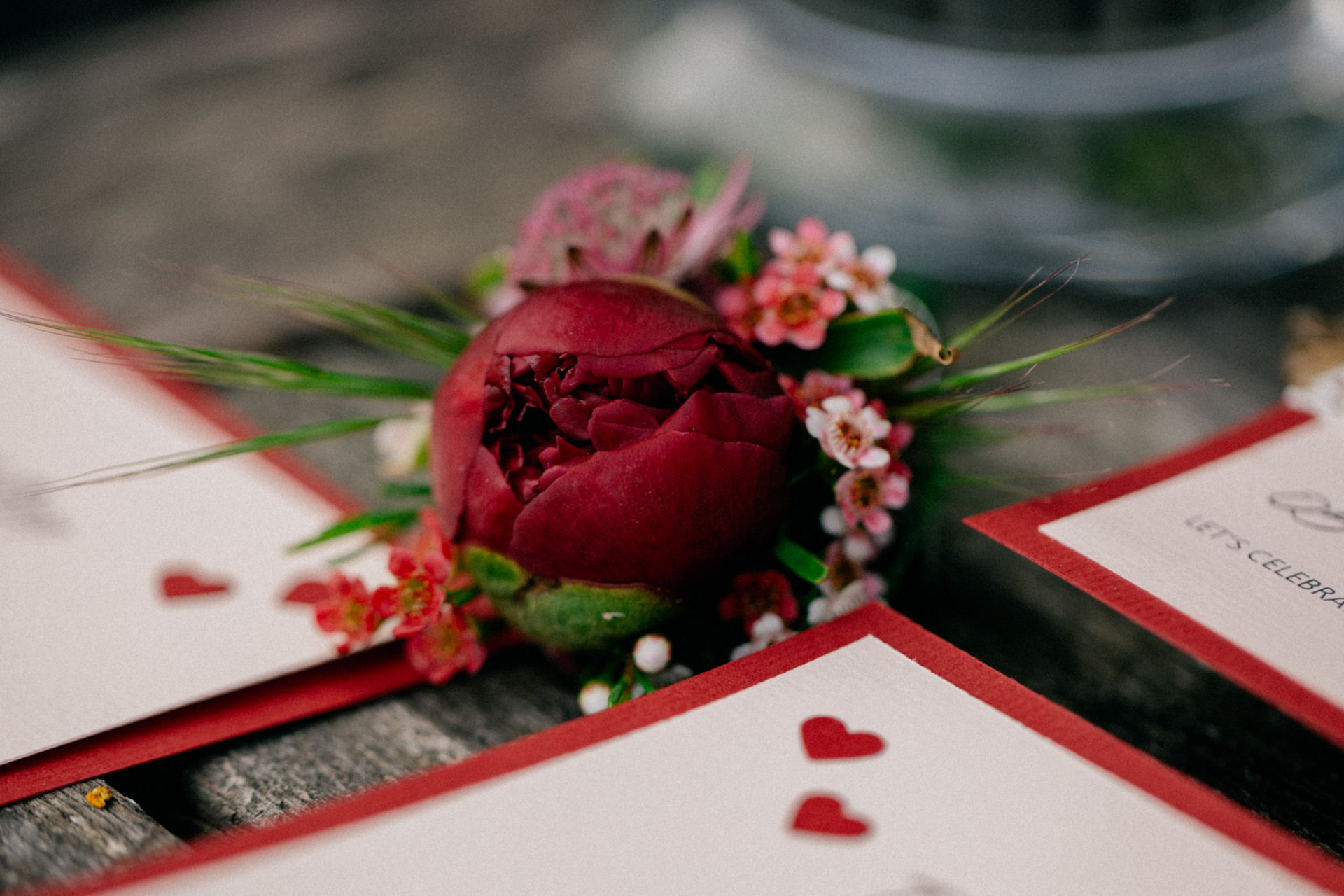 hochzeitsfotograf Steinbachhof Vaihingen Gündelbach-Scheunenhochzeit vintage detailreich-2 Hochzeitsfotografie Steinbachhof Vaihingen Stuttgart Deutschland Hochzeit Blumen Dekoration