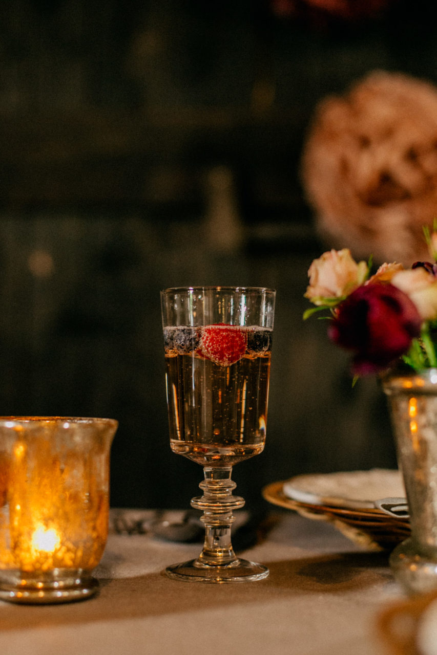hochzeitsfotograf Steinbachhof Vaihingen Gündelbach-Scheunenhochzeit vintage detailreich-22 Hochzeitsfotografie Steinbachhof Vaihingen Stuttgart Deutschland Hochzeit Dekoration