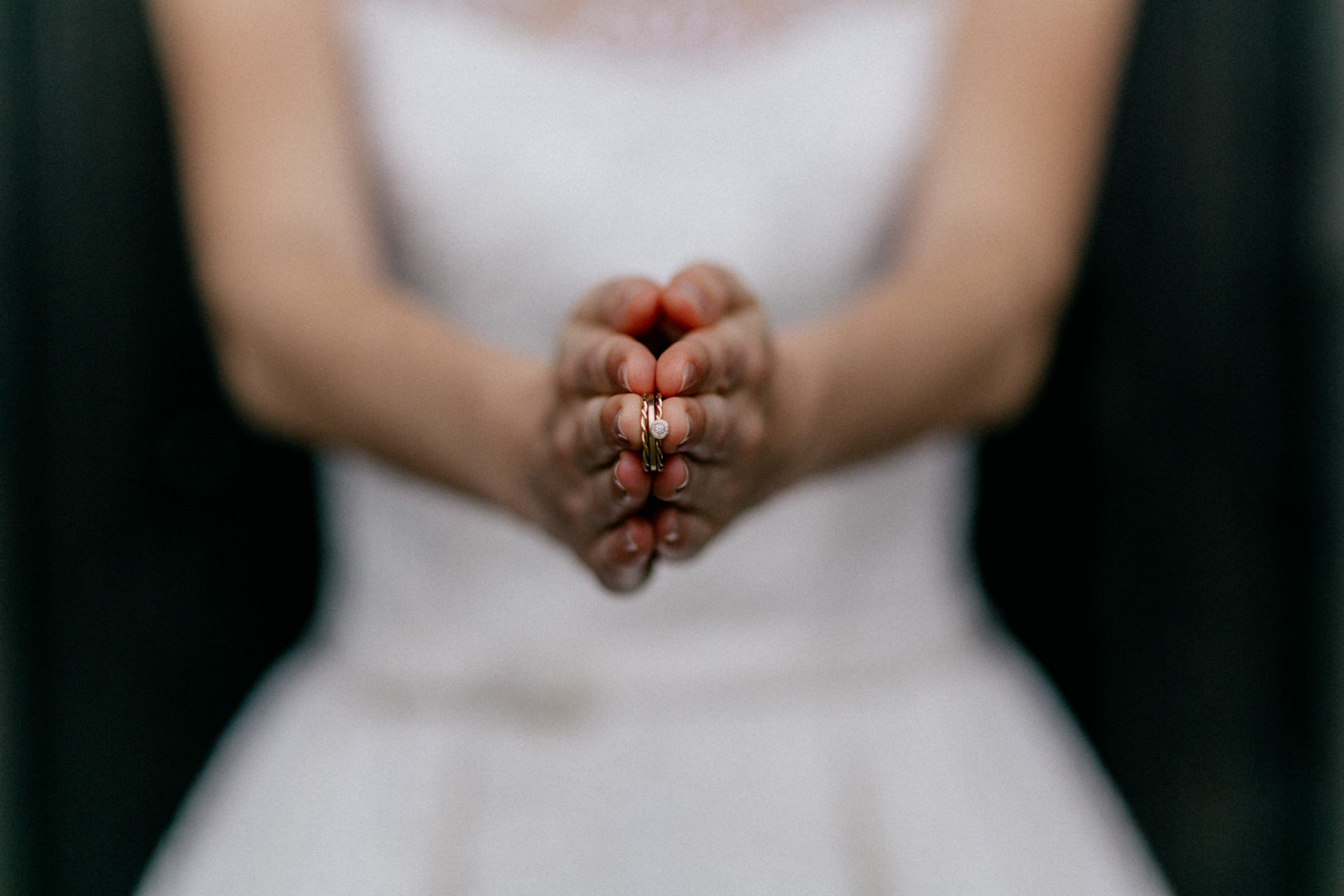 hochzeitsfotograf Steinbachhof Vaihingen Gündelbach-Scheunenhochzeit vintage detailreich-30 Hochzeitsfotografie Steinbachhof Vaihingen Stuttgart Braut Bräutigam Trauring Traumringe Michaela Römer