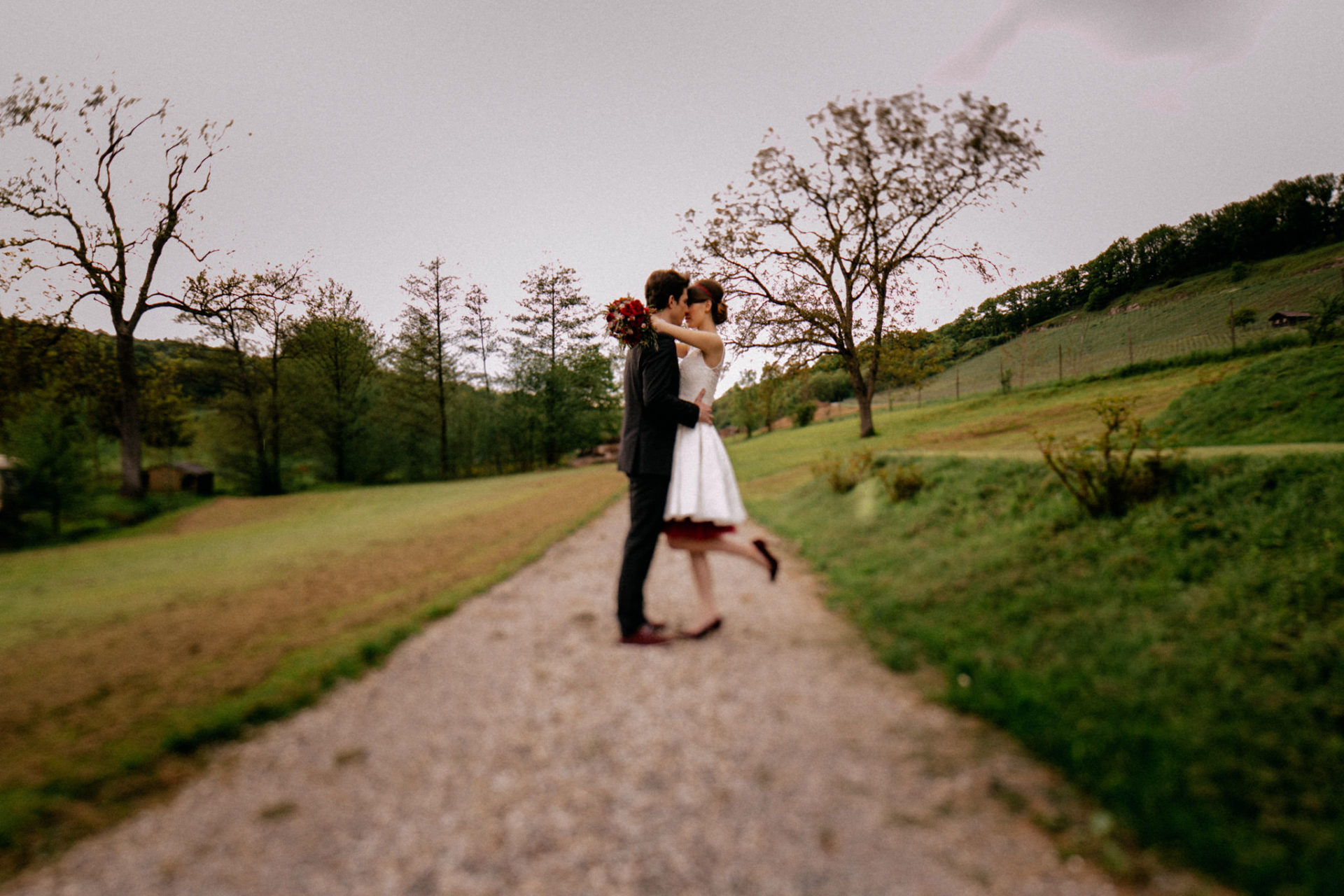 hochzeitsfotograf Steinbachhof Vaihingen Gündelbach-Scheunenhochzeit vintage detailreich-38 Hochzeitsfotografie Steinbachhof Vaihingen Stuttgart Braut Bräutigam