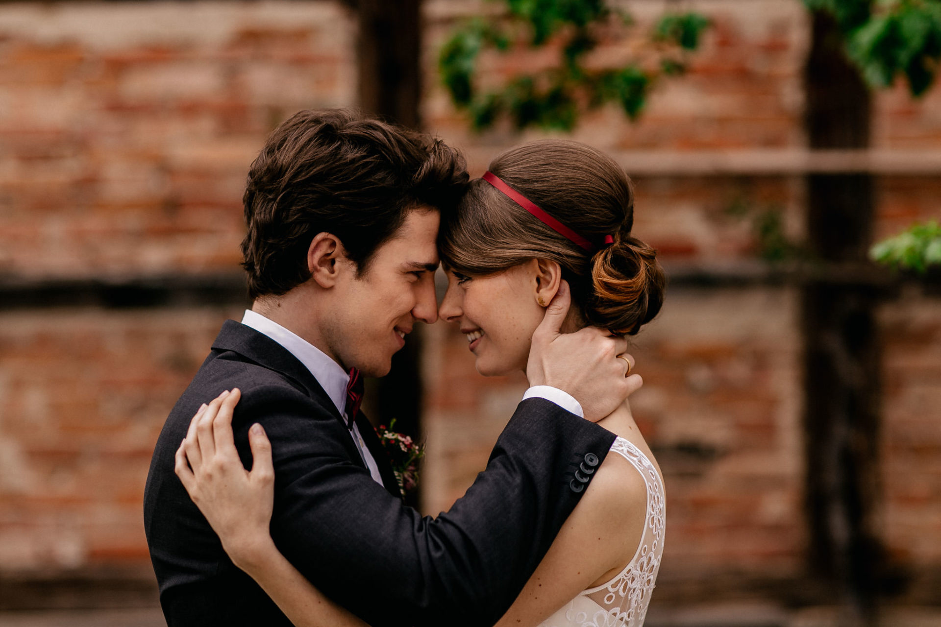 hochzeitsfotograf Steinbachhof Vaihingen Gündelbach-Scheunenhochzeit vintage detailreich-46 Hochzeitsfotografie Steinbachhof Vaihingen Stuttgart Braut Bräutigam Brautkleid Hochzeitskleid