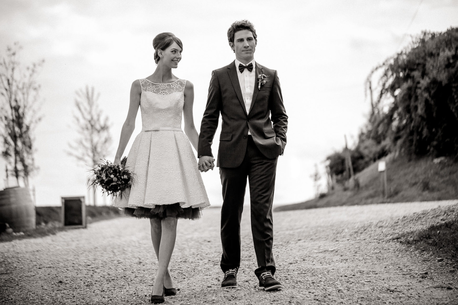 hochzeitsfotograf Steinbachhof Vaihingen Gündelbach-Scheunenhochzeit vintage detailreich-48 Hochzeitsfotografie Steinbachhof Vaihingen Stuttgart Braut Bräutigam Brautkleid Hochzeitskleid
