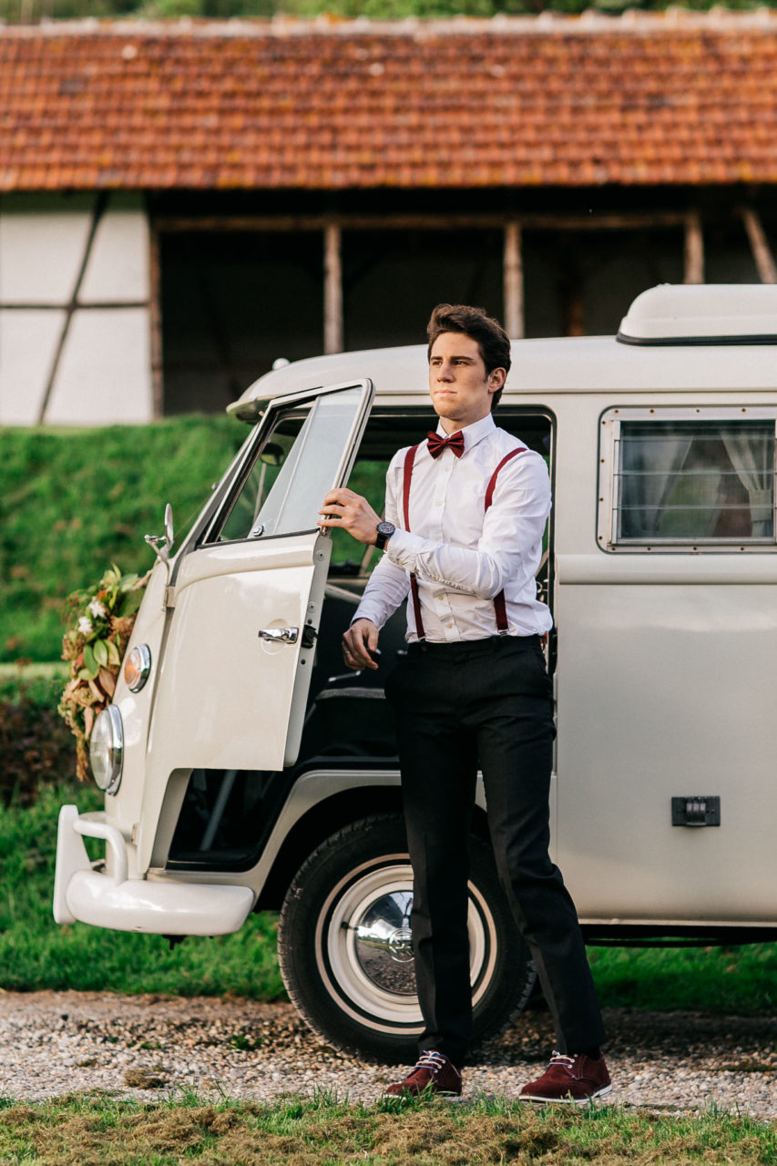hochzeitsfotograf Steinbachhof Vaihingen Gündelbach-Scheunenhochzeit vintage detailreich-57 Hochzeitsfotografie Steinbachhof Vaihingen Stuttgart Deutschland Hochzeit Bully VW Bus Auto Hochzeitsauto