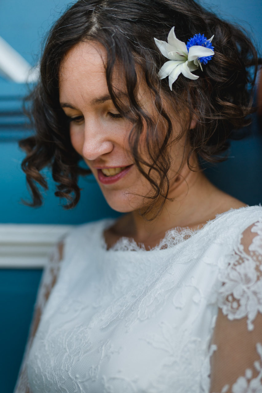 Hochzeitsfotograf Berlin-Haus am Bauernsee Dobbrikov heiraten am See Sommer-16 Hochzeitsfotografie Berlin Haus am Bauernsee Dobbrikov Haarschmuck make up