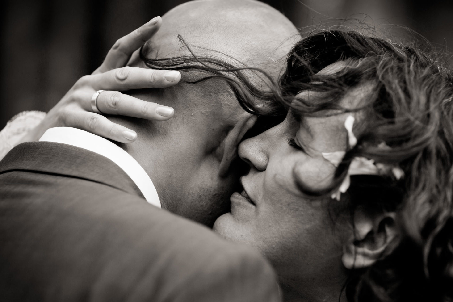 Hochzeitsfotograf Berlin-Haus am Bauernsee Dobbrikov heiraten am See Sommer-37 Emotionale Sommerhochzeit Hochzeitsfotografie Berlin Dobbrikov Paar Fotoshooting