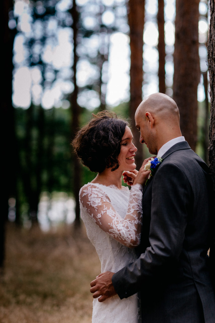 Hochzeitsfotograf Berlin-Haus am Bauernsee Dobbrikov heiraten am See Sommer-38 Hochzeitsfotografie Berlin Haus am Bauernsee Dobbrikov Romantische Paarbilder Fotoshooting