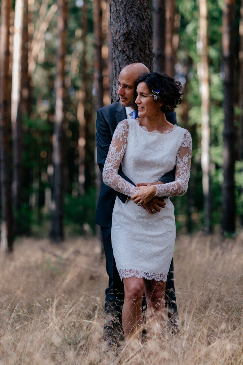 Hochzeitsfotograf Berlin-Haus am Bauernsee Dobbrikov heiraten am See Sommer-40 Freie Trauung Hochzeit Hochzeitsfotografie See Braut und Bräutigam Fotoshooting
