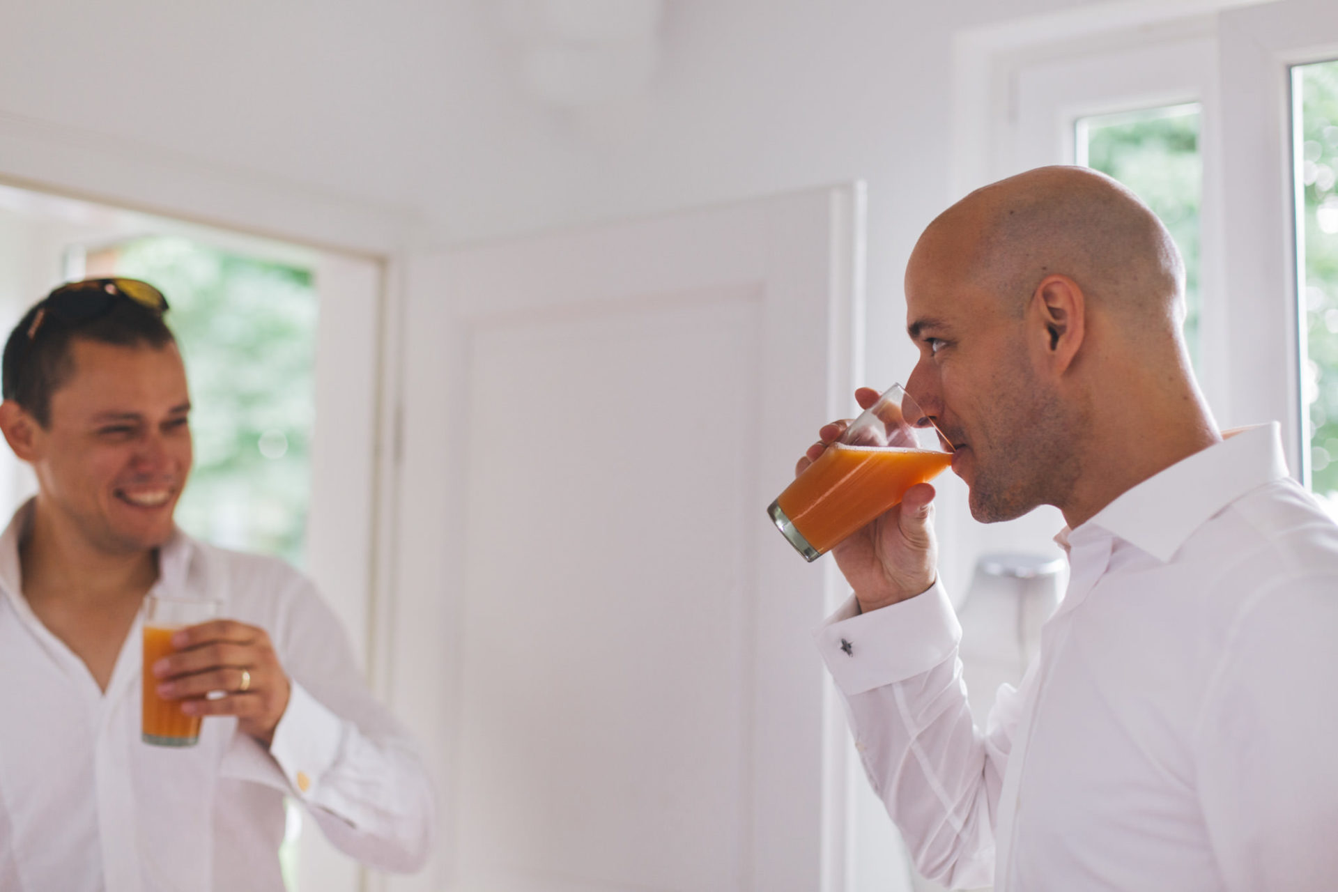 Hochzeitsfotograf Berlin-Haus am Bauernsee Dobbrikov heiraten am See Sommer-5 Hochzeitsfotografie Berlin Haus am Bauernsee Dobbrikov Trauzeuge