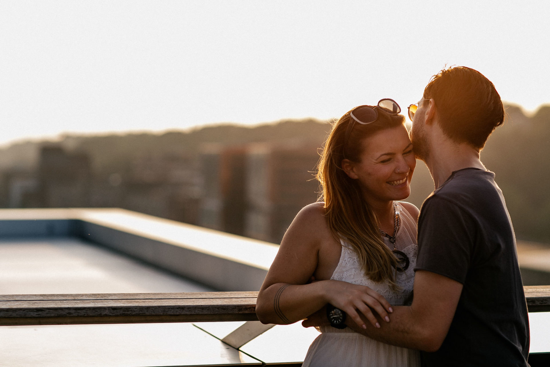 Hamburg Hochzeitsfotograf Verlobungsshoot Paarfotografie Sonnenuntergang blaue stunde