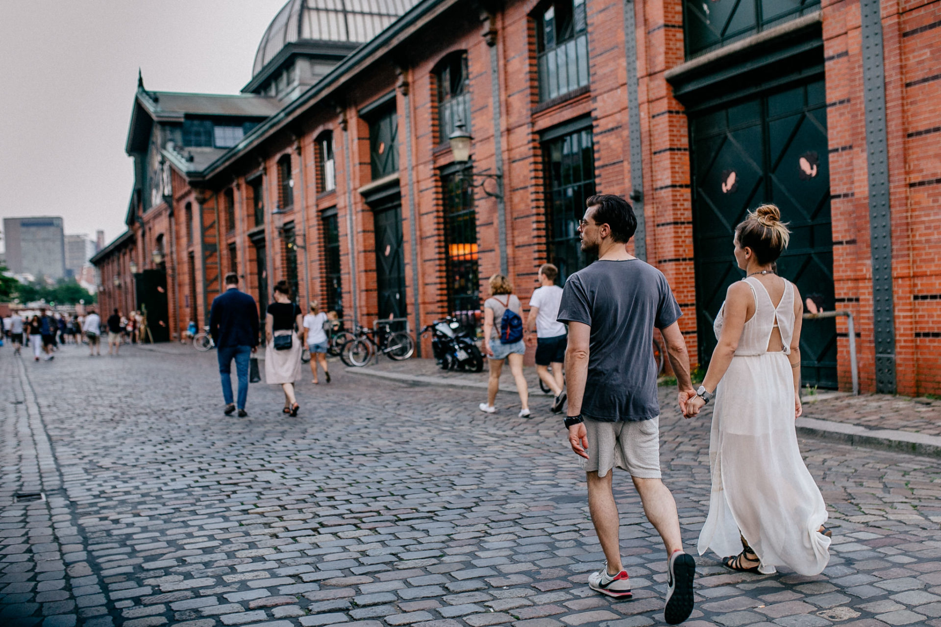 Hamburg Fischmarkt Shooting verliebtes Paarshoot Fotografie in HH Street Food Market
