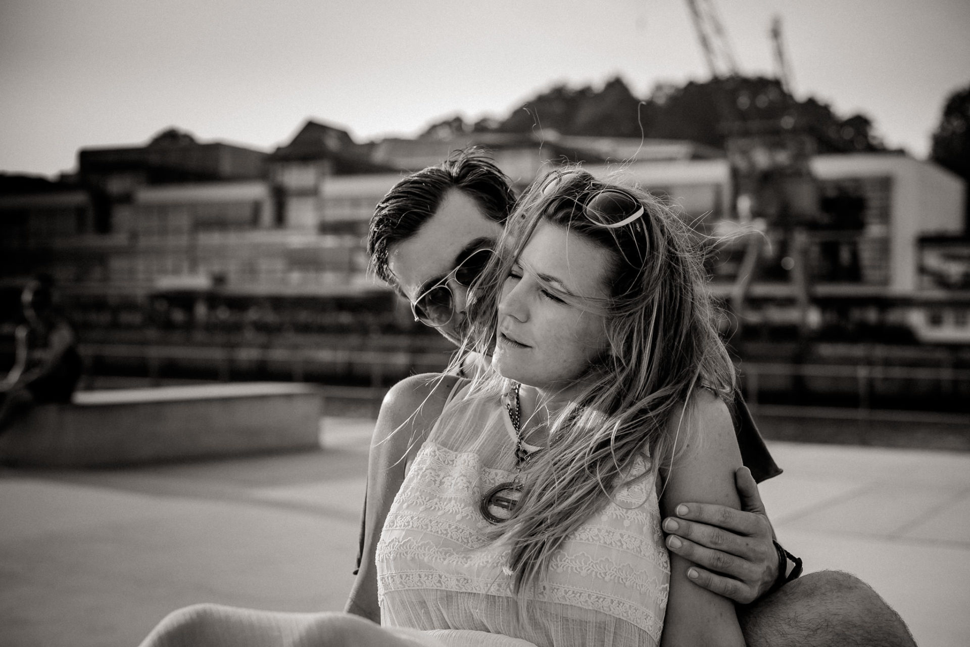 Hamburg Fischmarkt verliebtes Paarshoot Fotografie in HH Hochzeitsfotografie