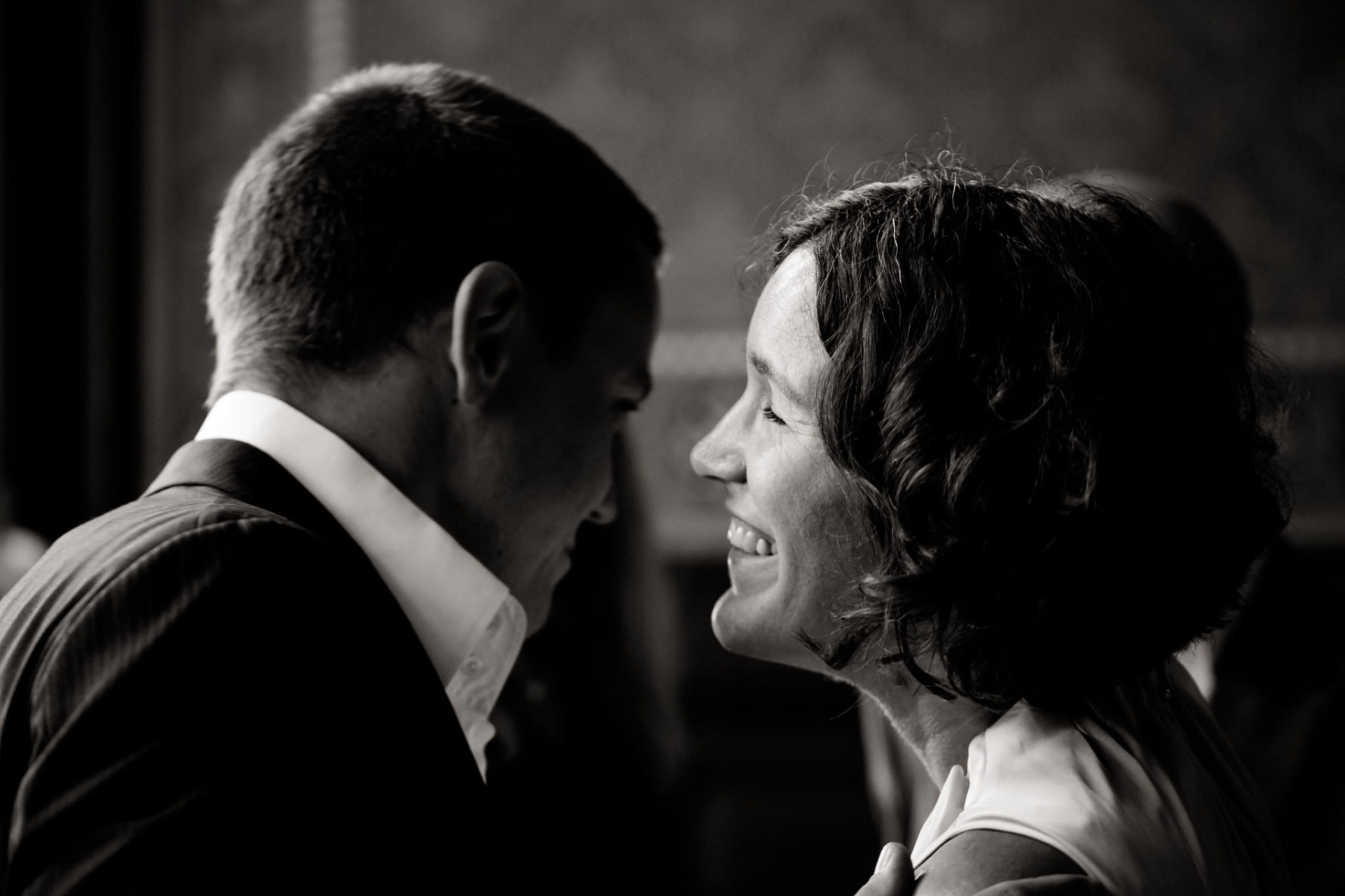 standesamt hochzeit berlin britz-7 Emotionale Hochzeitsbilder Hochzeitsfotografie Berlin Standesamt Trauzeuge