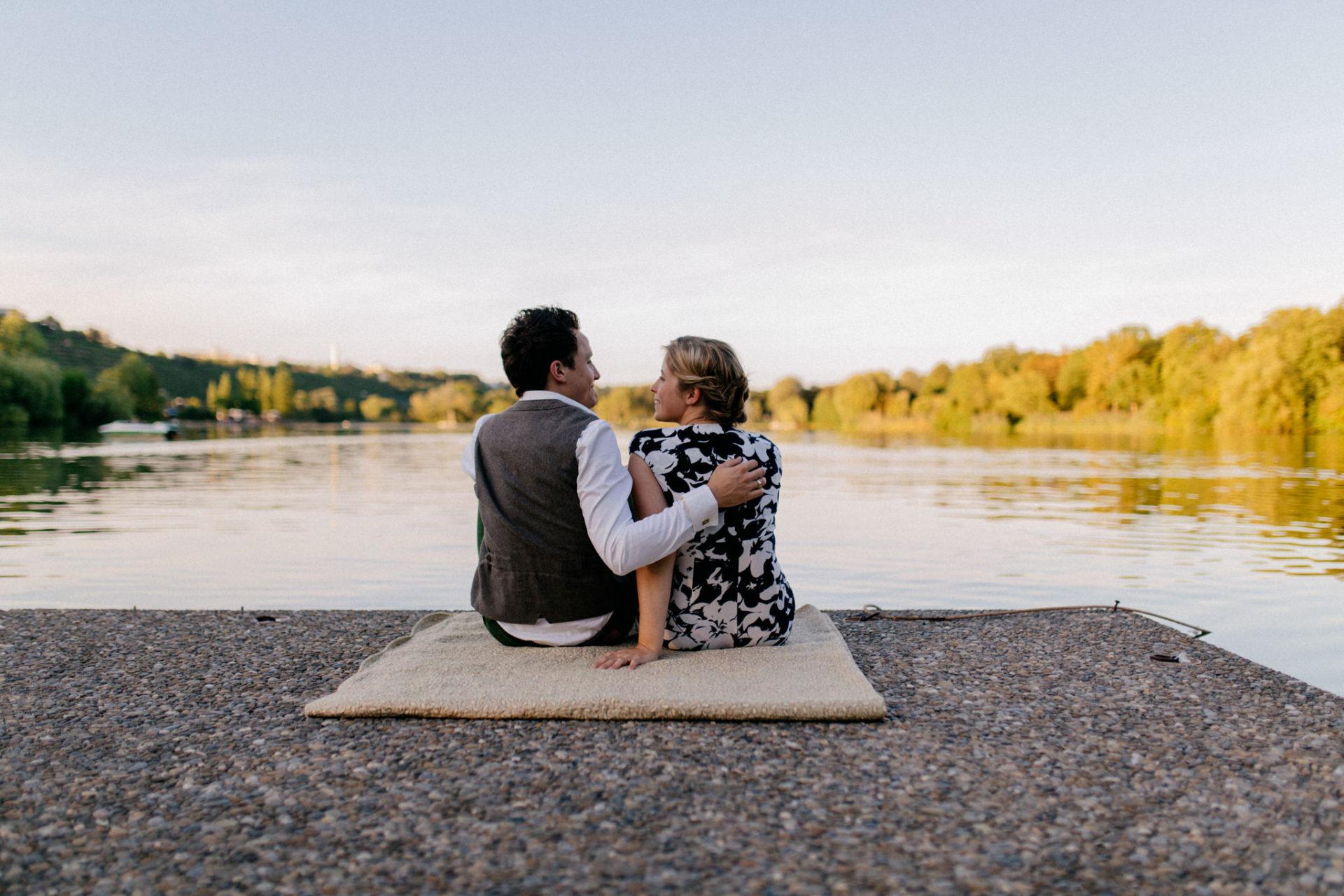 Hochzeitsfotograf Stuttgart Verlobungs shoot Max Eyth see paarfotografie romantisch Portrait