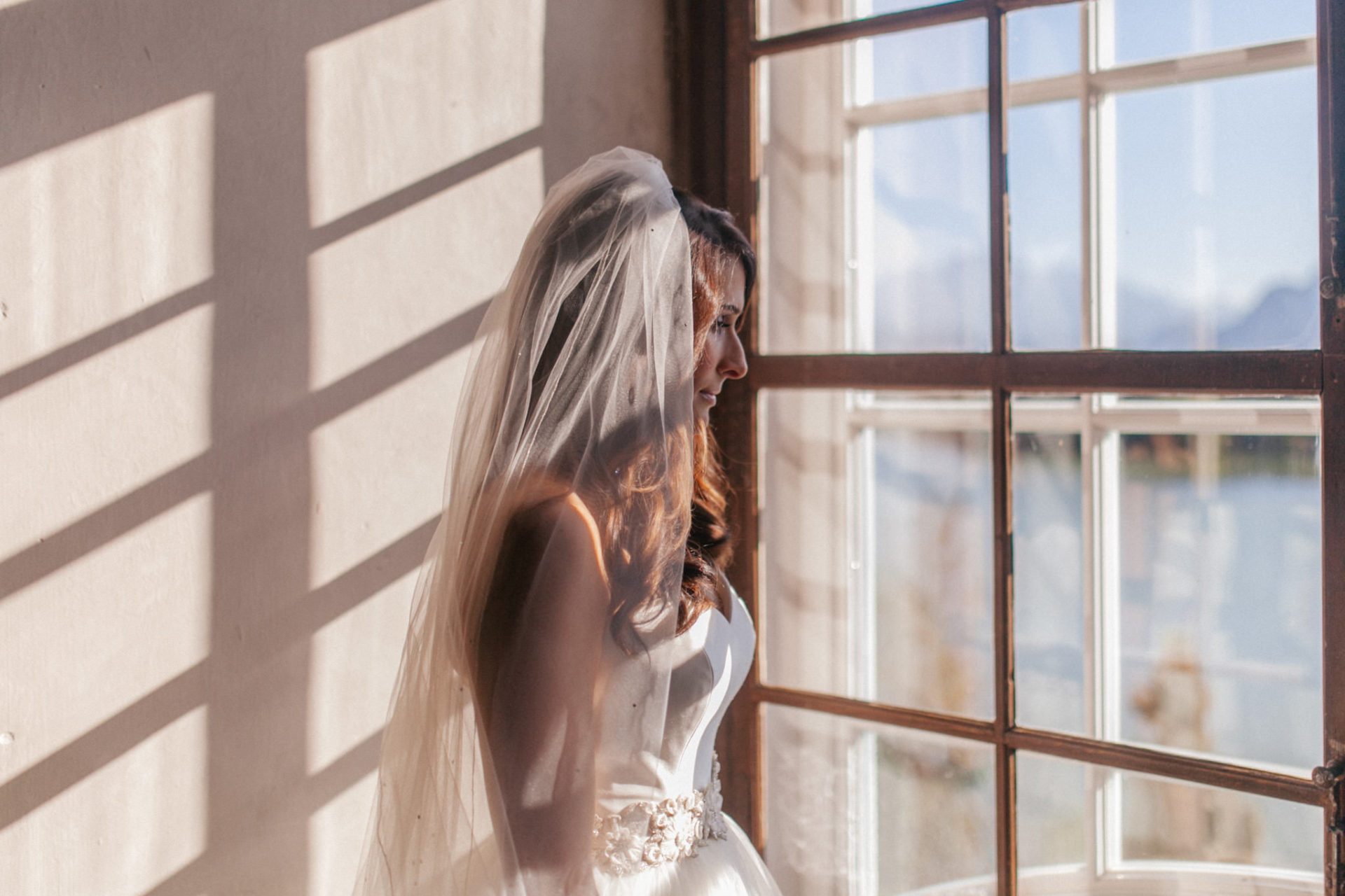 portrait braut mit Schleier-schloss leopoldskron Hochzeit Fotograf Salzburg