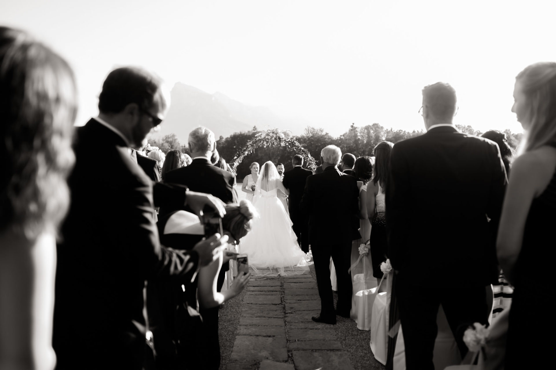 freie Trauung Park Schloss Leopoldskron Salzburg-Hochzeitsfotograf Österreich-Internationale Hochzeit Alpen