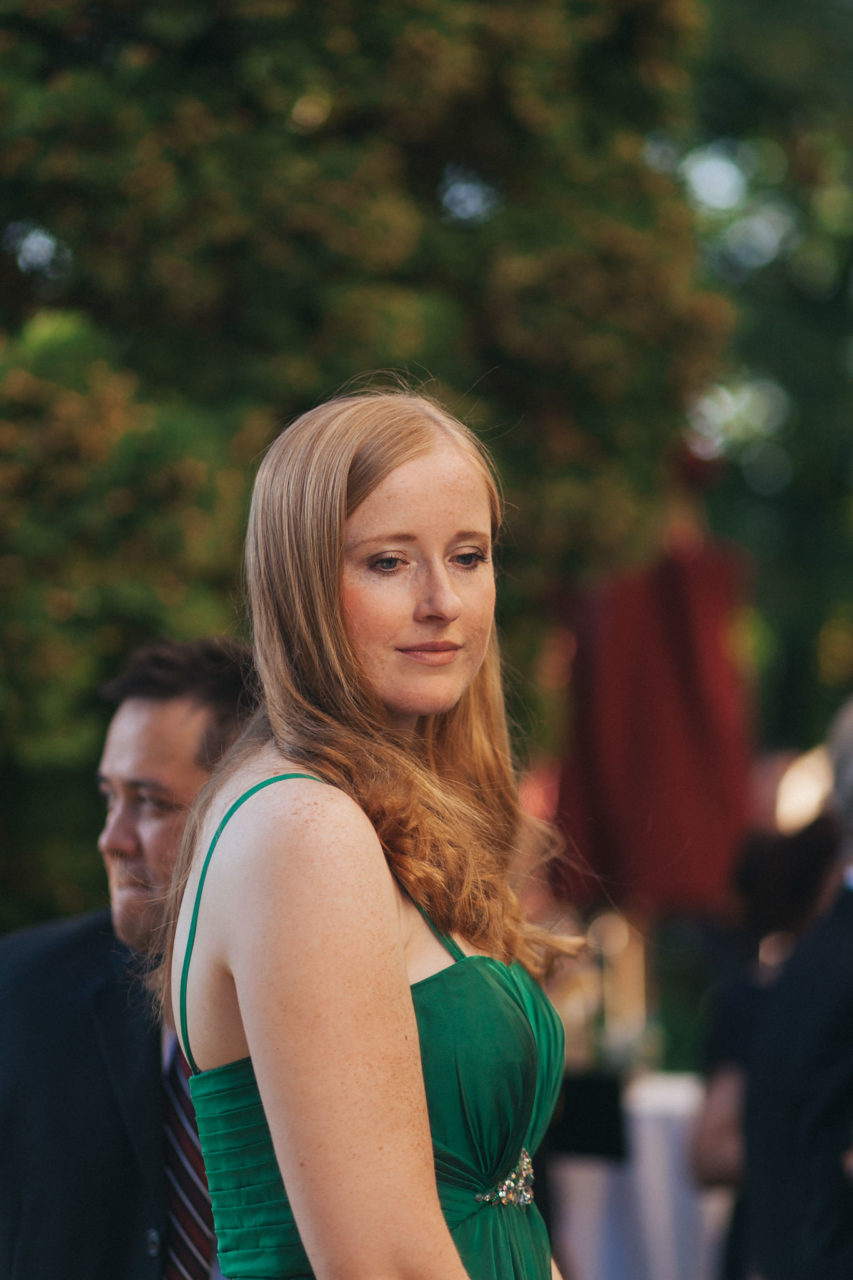 Hochzeitsgast outfit elegante schlosshochzeit-portrait rothaarige-schloss leopoldskron hochzeit
