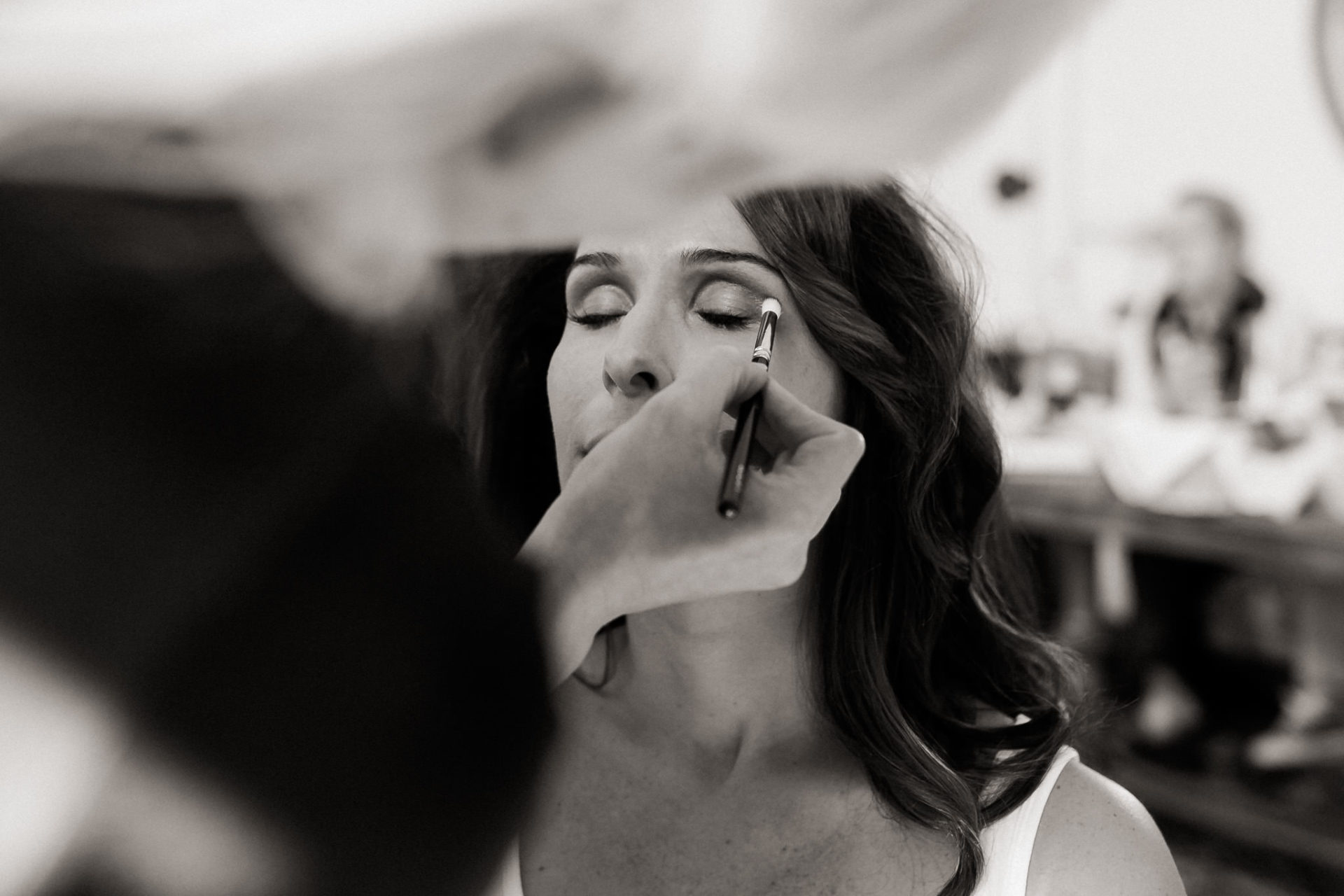 getting ready braut-heiraten in salzburg-hochzeitsfotograf schloss leopoldskron-berghochzeit österreich