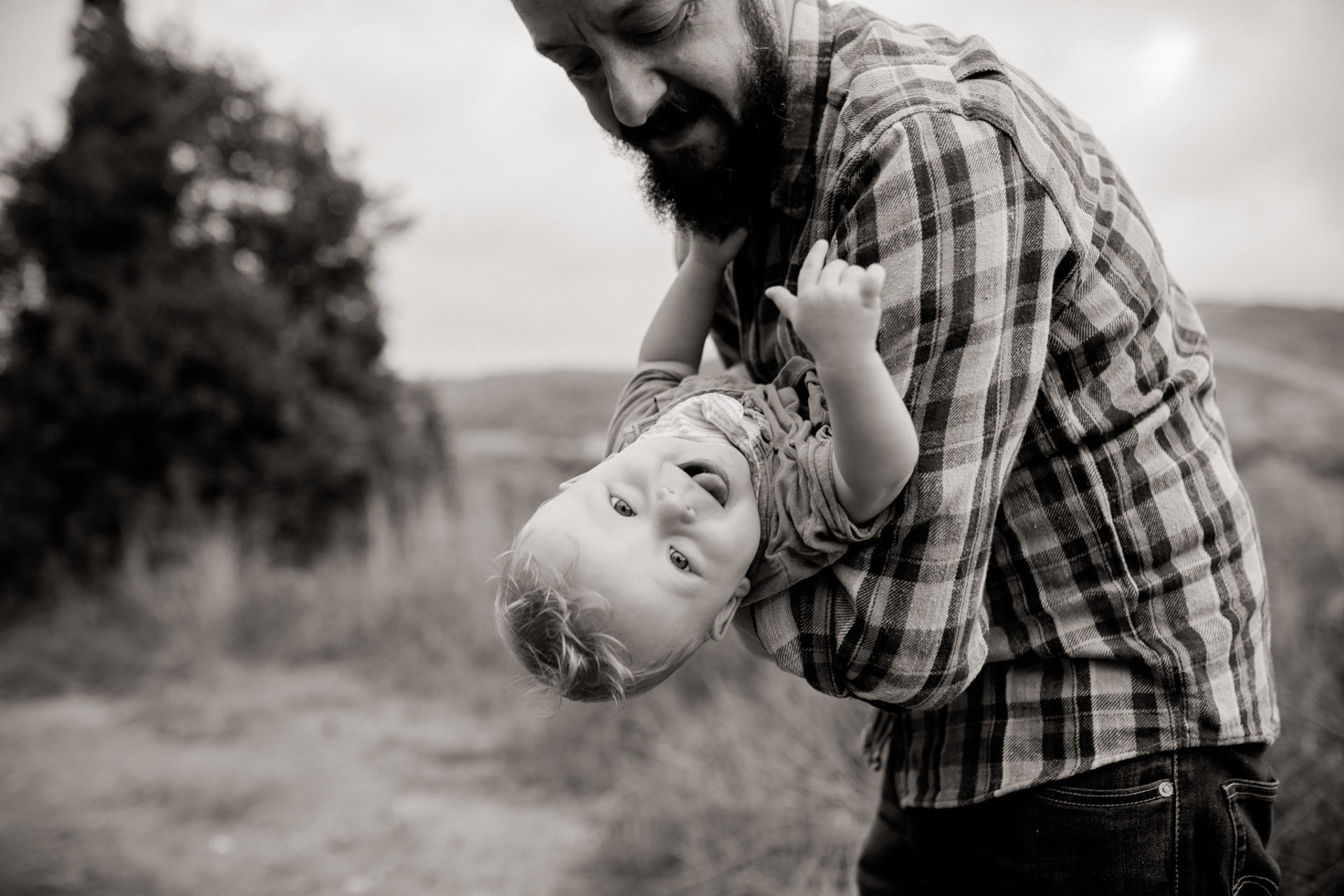 familienfotograf stuttgart-babyfotos Baden-Württemberg- sw kinderfotos-familien journal modern