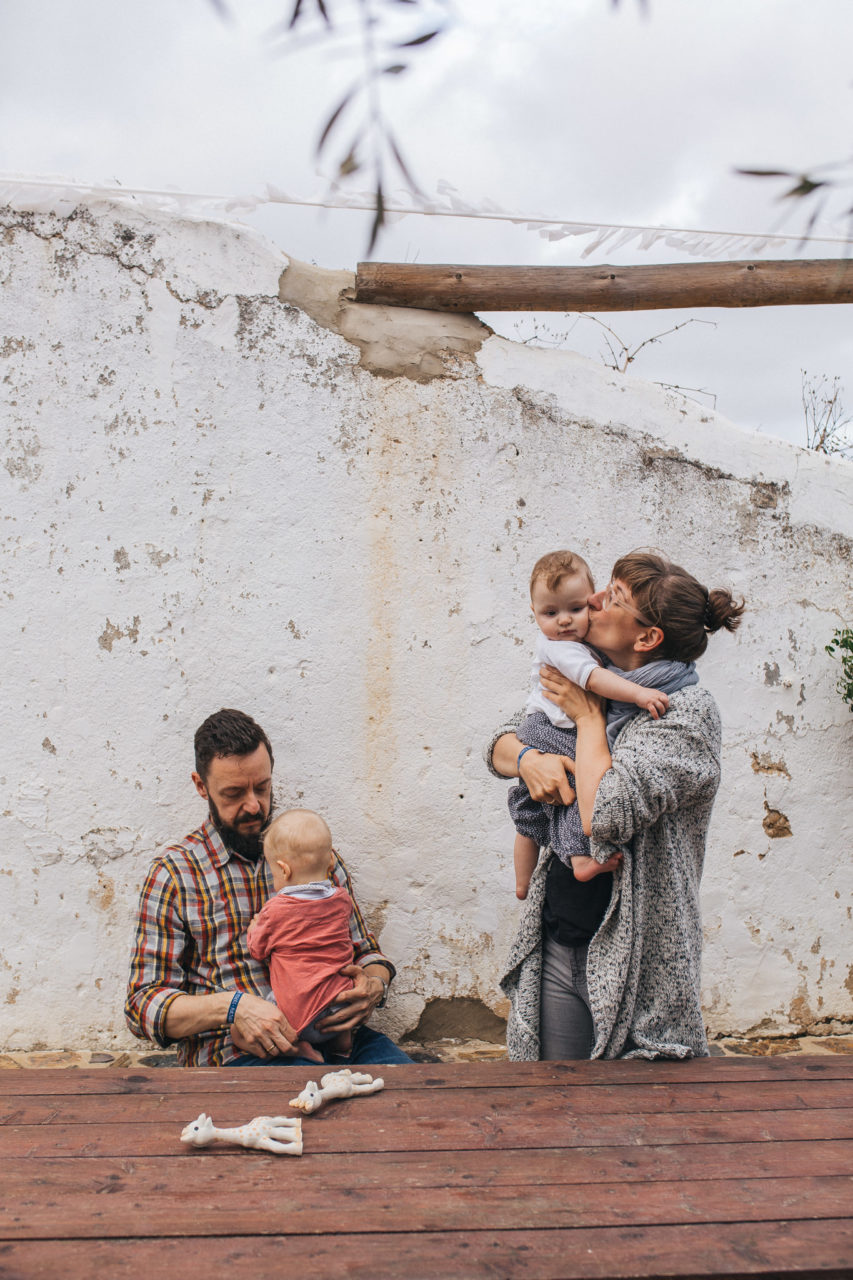 familienfotograf stuttgart-babyfotos Baden-Württemberg- sw kinderfotos-familien fotoreportage modern