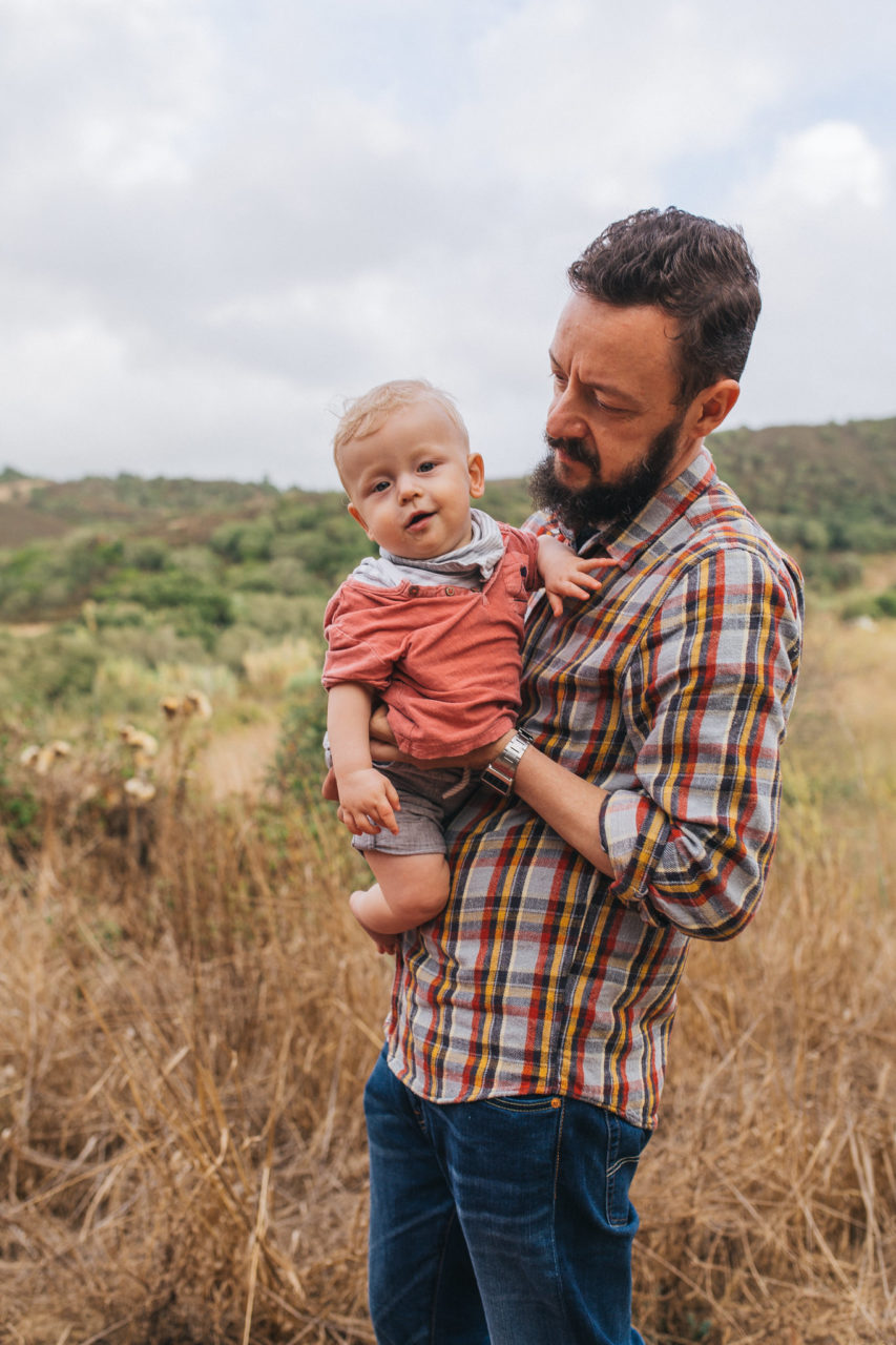 Familienfotos im Sommerurlaub-Portugal Familienbilder-Zwillingsbabies Familienfotos-Familyjournal