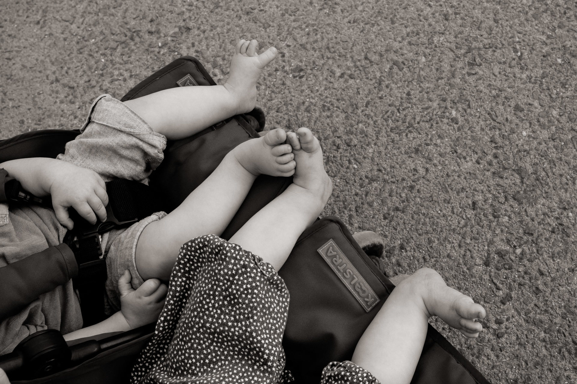 Familienfotos im Sommerurlaub-Portugal Familienbilder-Zwillingsbabies Familienfotos-Familyjournal