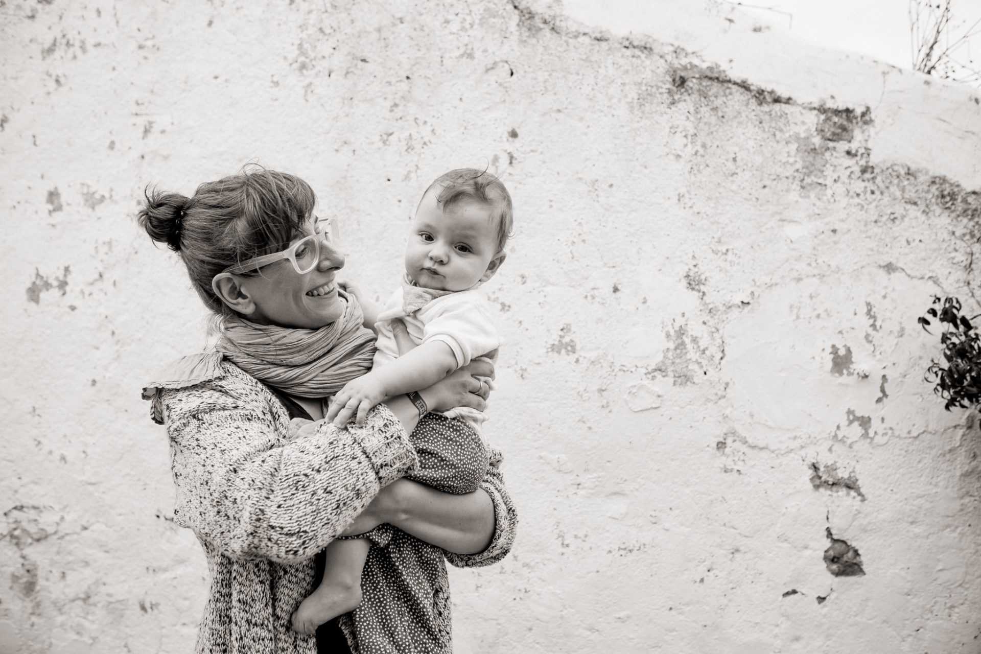 familienfotograf stuttgart-babyfotos Baden-Württemberg- sw kinderfotos-familien fotoreportage modern