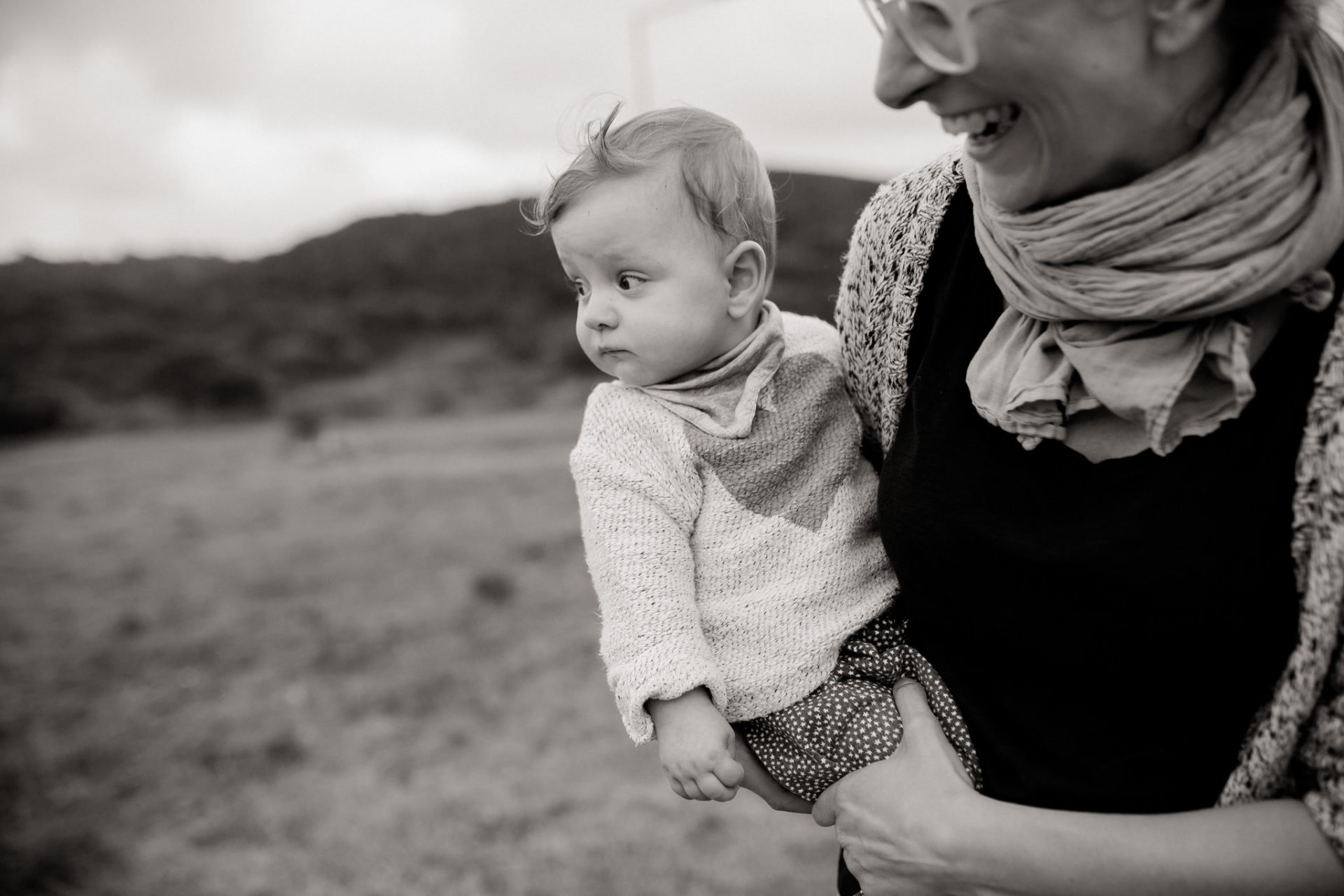 familienfotograf stuttgart-babyfotos Baden-Württemberg- sw kinderfotos-familien fotoreportage modern