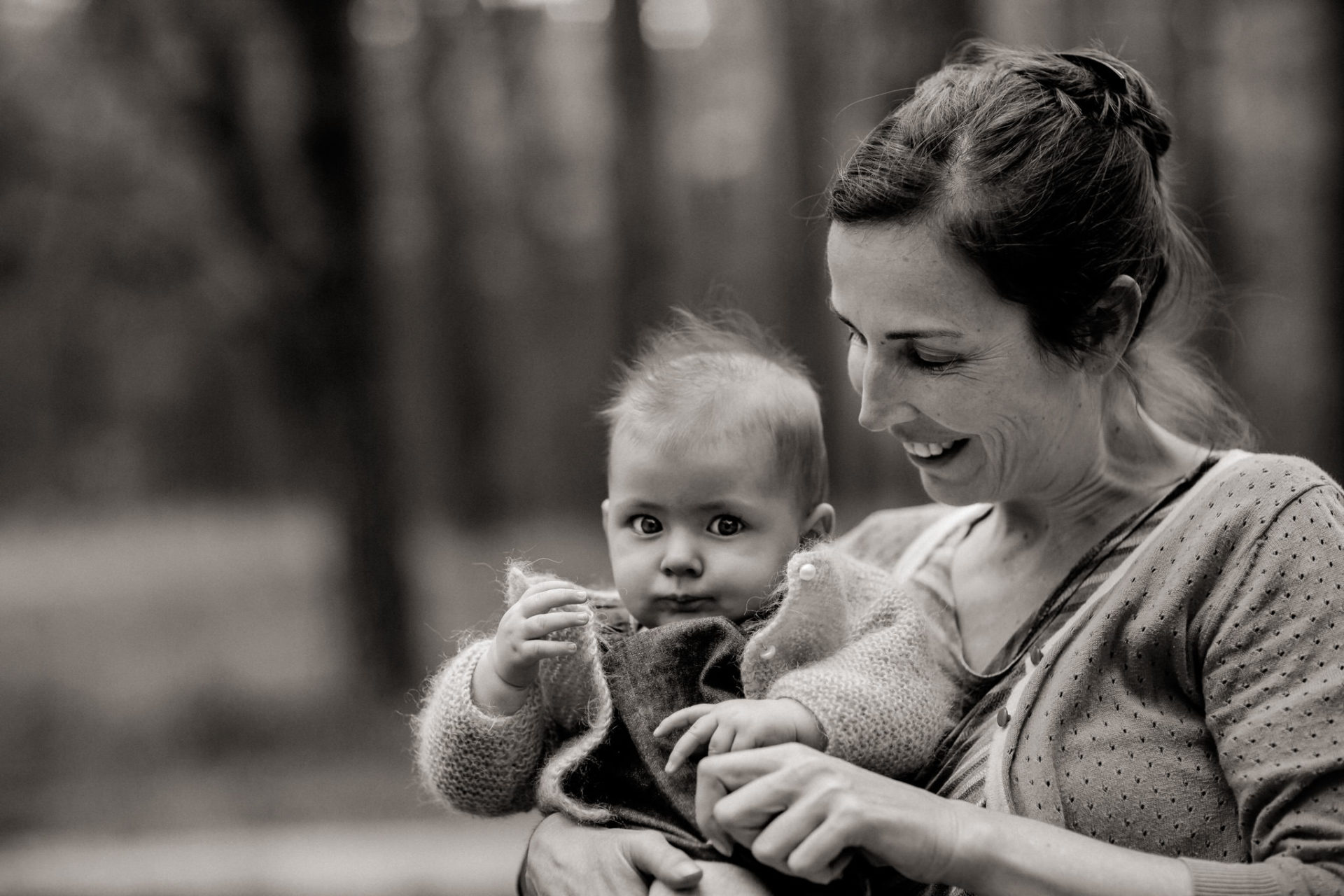 Familienbilder Berlin Wald natürliches Babyshoot