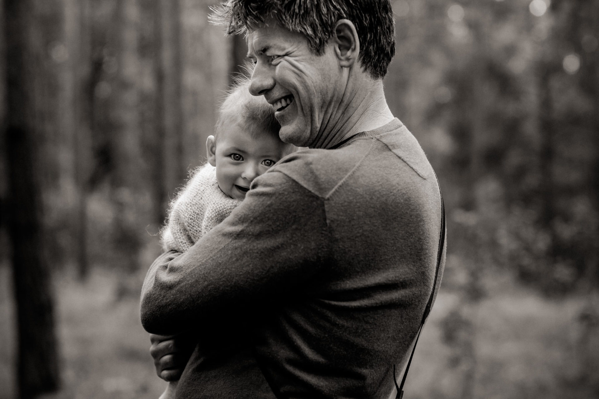 Familienbilder Berlin Wald natürliches Babyshoot