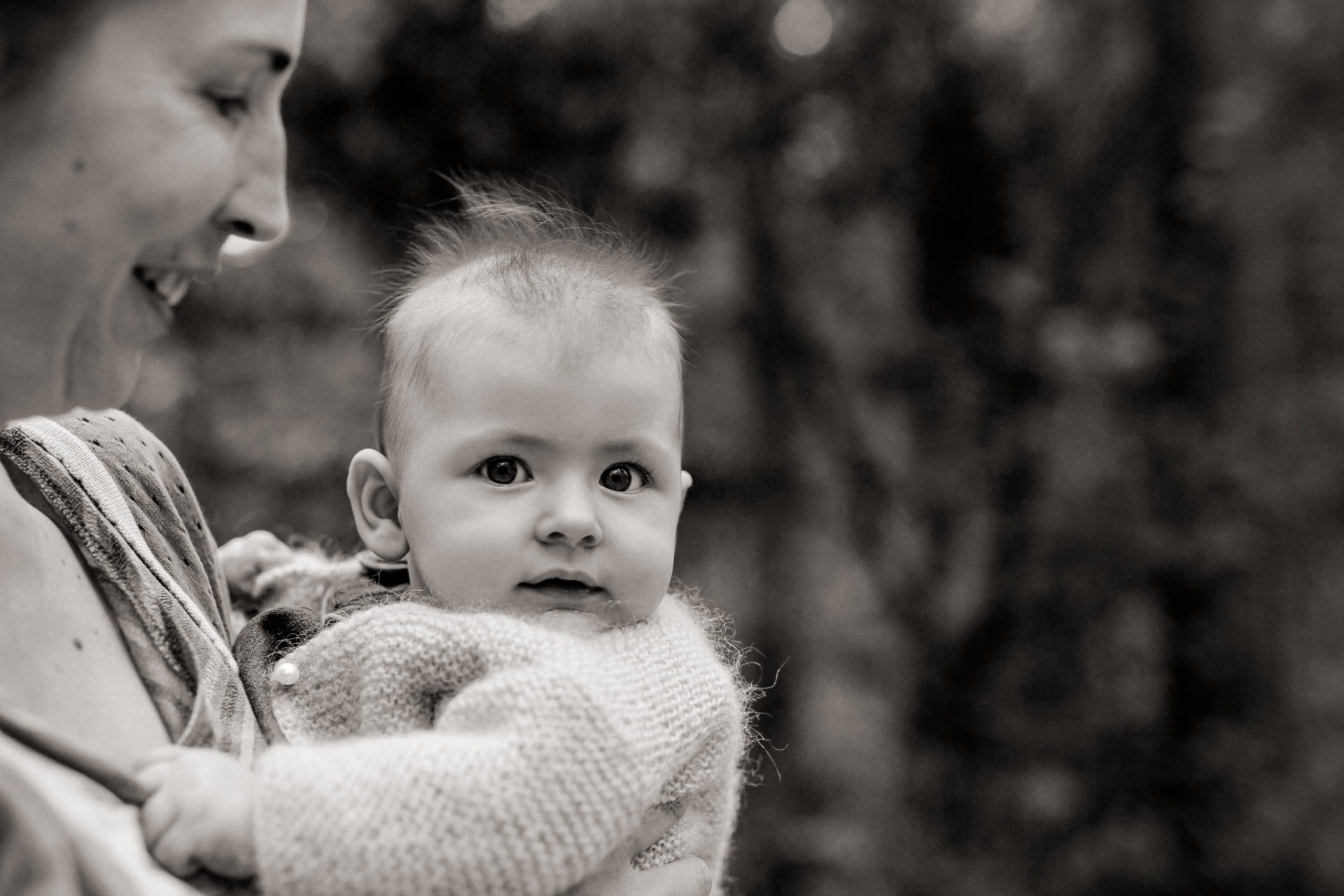 Familienbilder Berlin Wald natürliches Babyshoot Kinderbilder