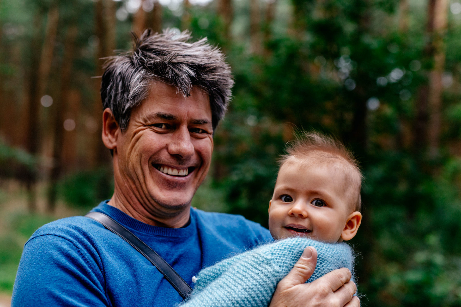 Familienbilder Berlin Wald natürliches Babyshoot