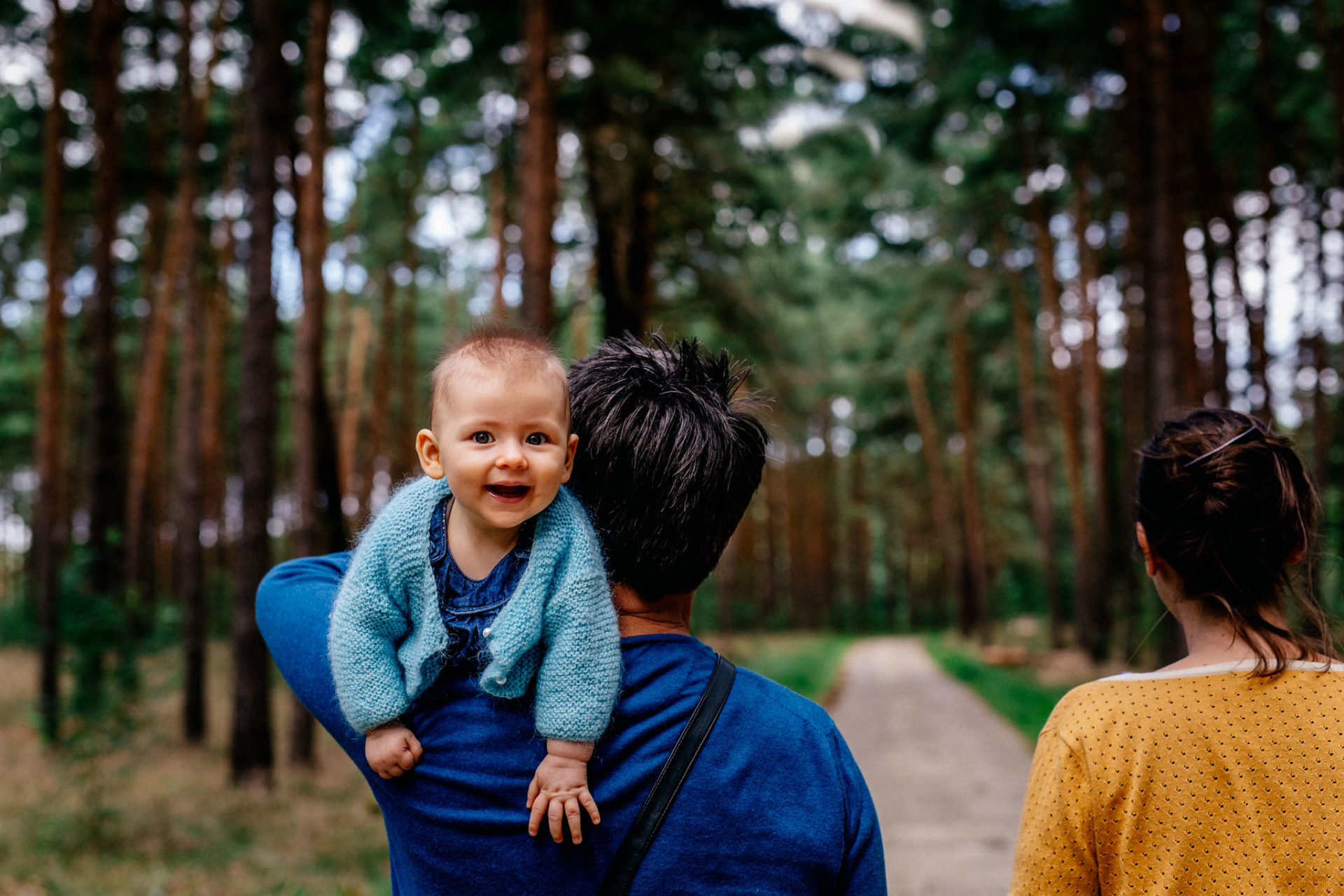 Familienbilder Berlin Wald natürliches Babyshoot