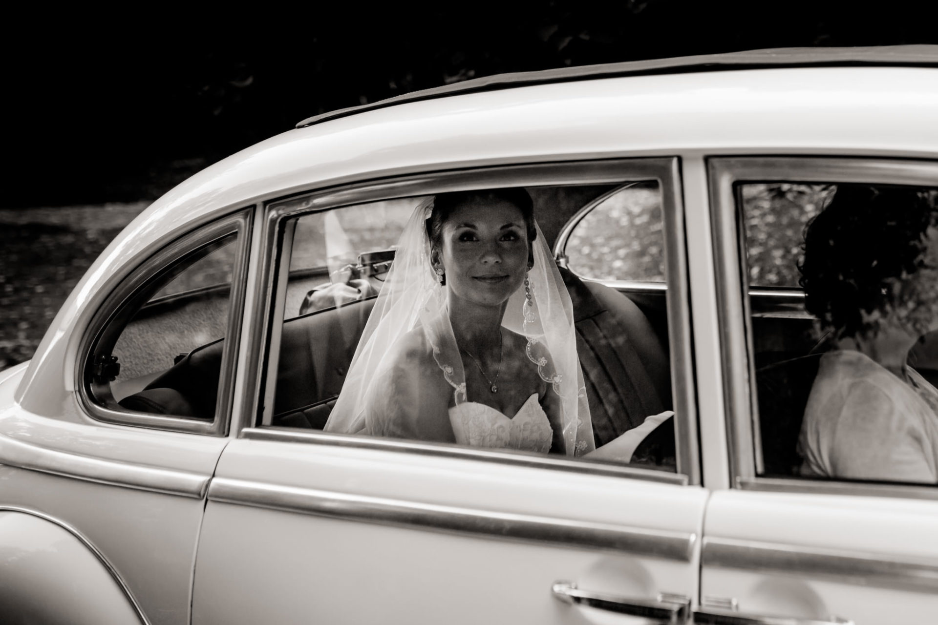 Hochzeitsfotografie Stuttgart Ludwigsburg Weingut Adelmann Hochzeitswagen Auto