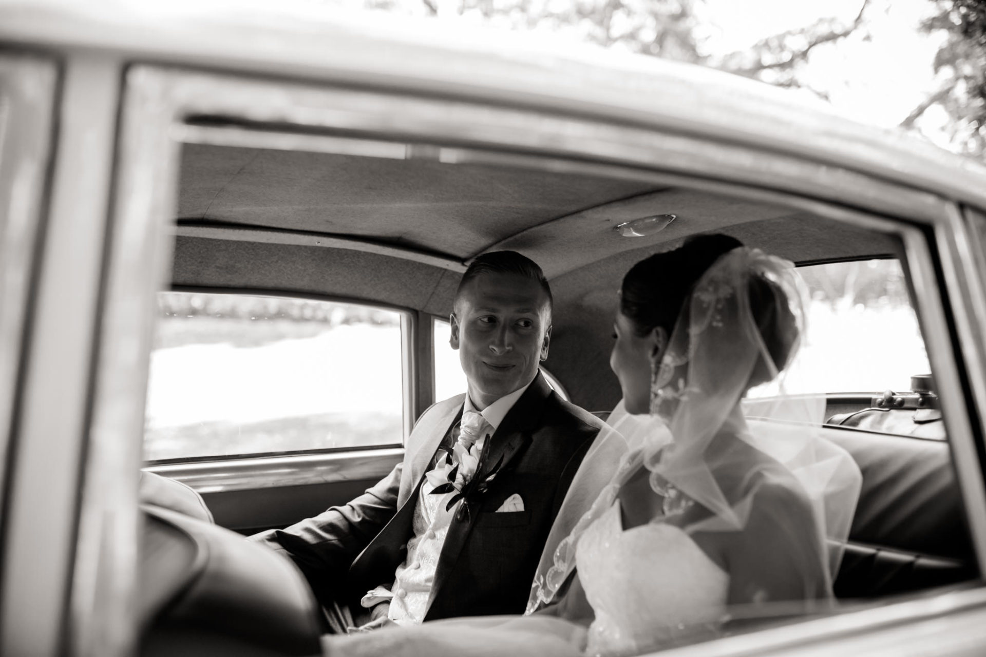 Hochzeitsfotografie Stuttgart Ludwigsburg Weingut Adelmann Hochzeitswagen Auto