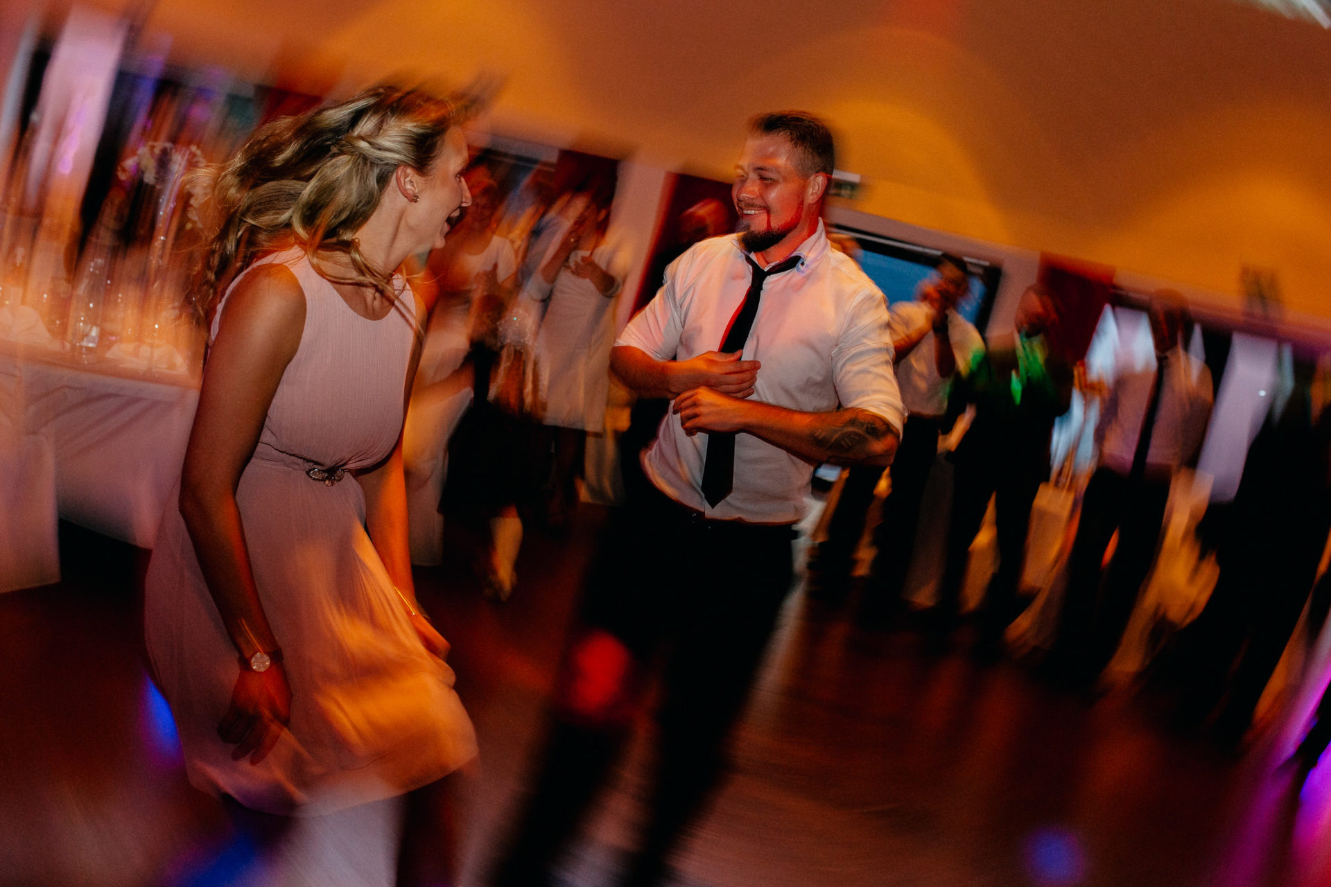Hochzeitsfotografie Stuttgart Ludwigsburg Russenhochzeit Feier Tanz Hochzeitswalzer