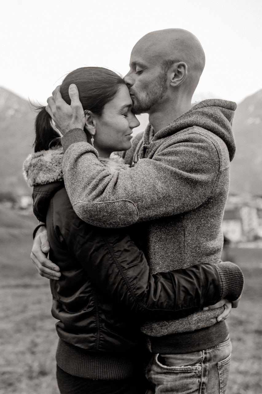 Verlobungsbilder mit Hund-Paarshooting Österreich-tirol hochzeitsfotograf-serfaus Wanderung