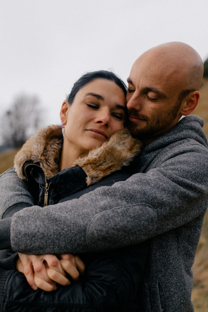Verlobungsbilder mit Hund-Paarshooting Österreich-tirol hochzeitsfotograf-serfaus Wanderung